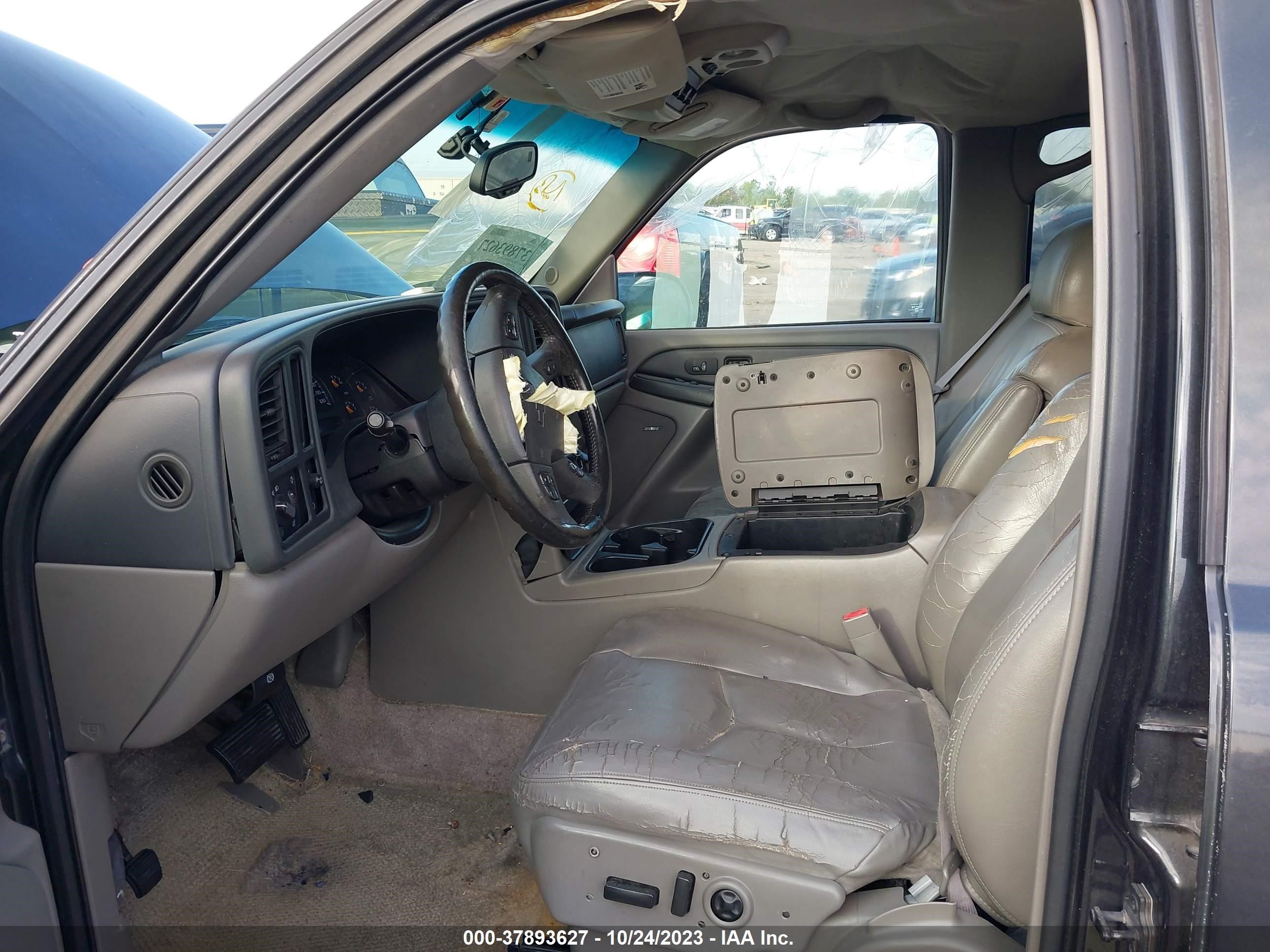 Photo 4 VIN: 1GNEC13Z03R164031 - CHEVROLET TAHOE 