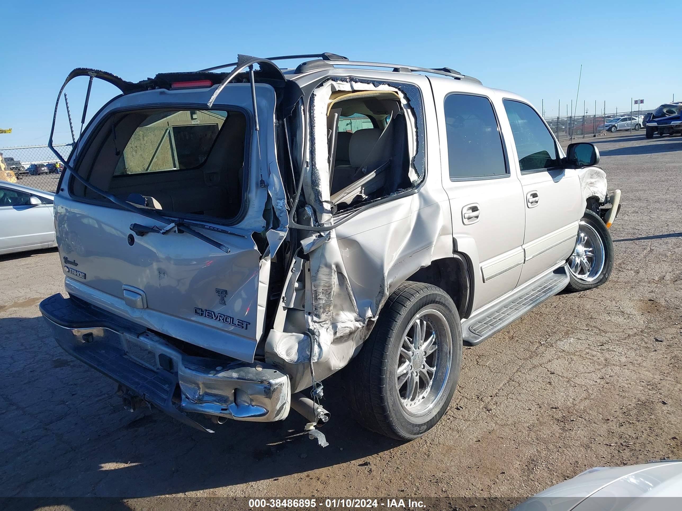 Photo 3 VIN: 1GNEC13Z24J319212 - CHEVROLET TAHOE 