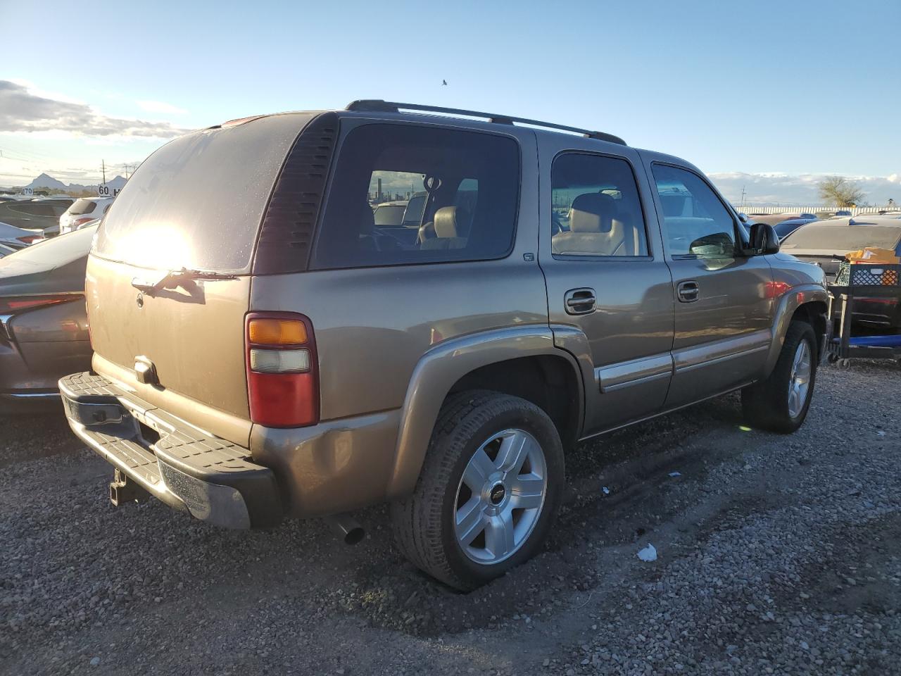 Photo 2 VIN: 1GNEC13Z33R195273 - CHEVROLET TAHOE 