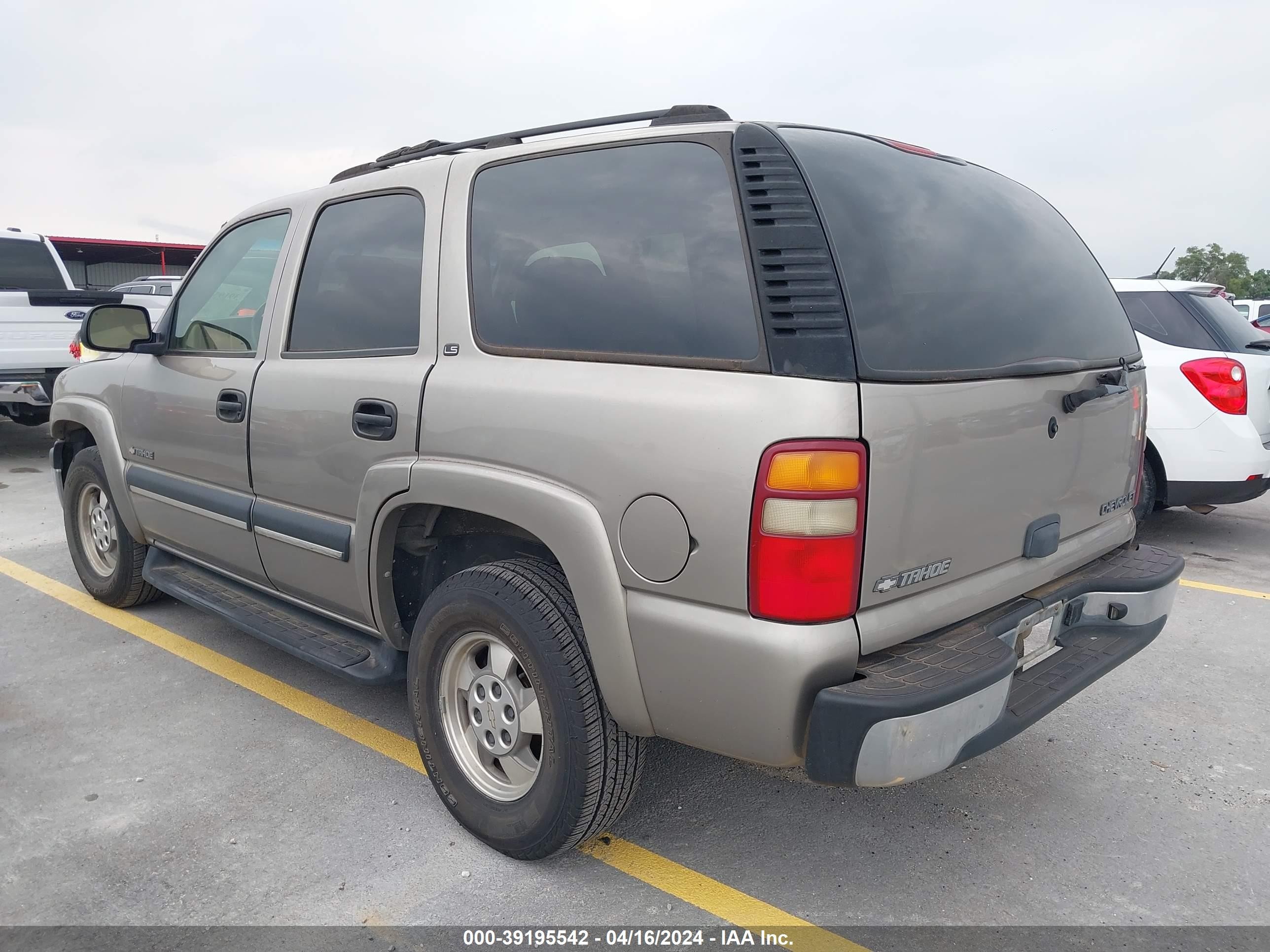 Photo 2 VIN: 1GNEC13Z52R292392 - CHEVROLET TAHOE 