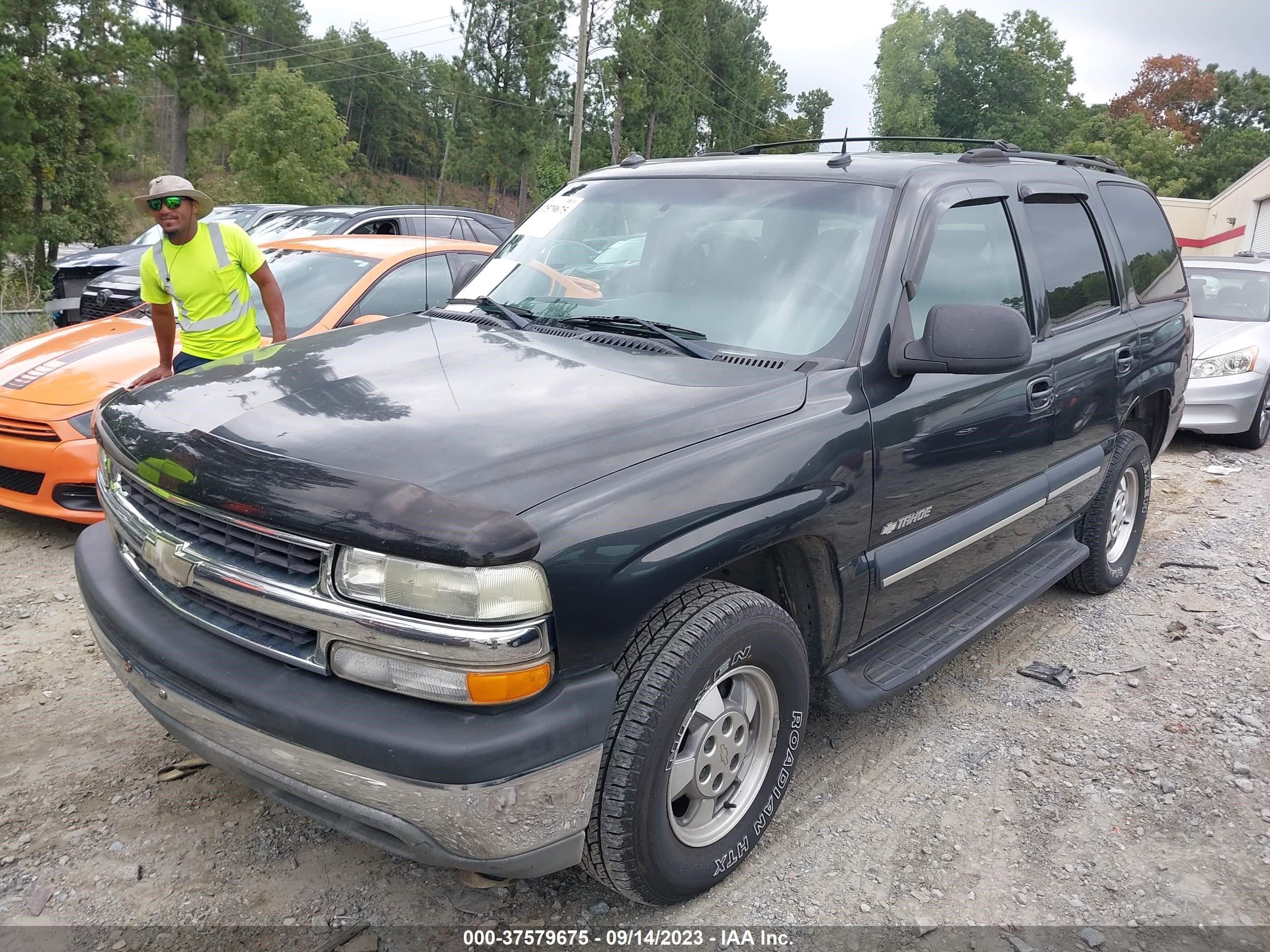 Photo 1 VIN: 1GNEC13Z53R196120 - CHEVROLET TAHOE 