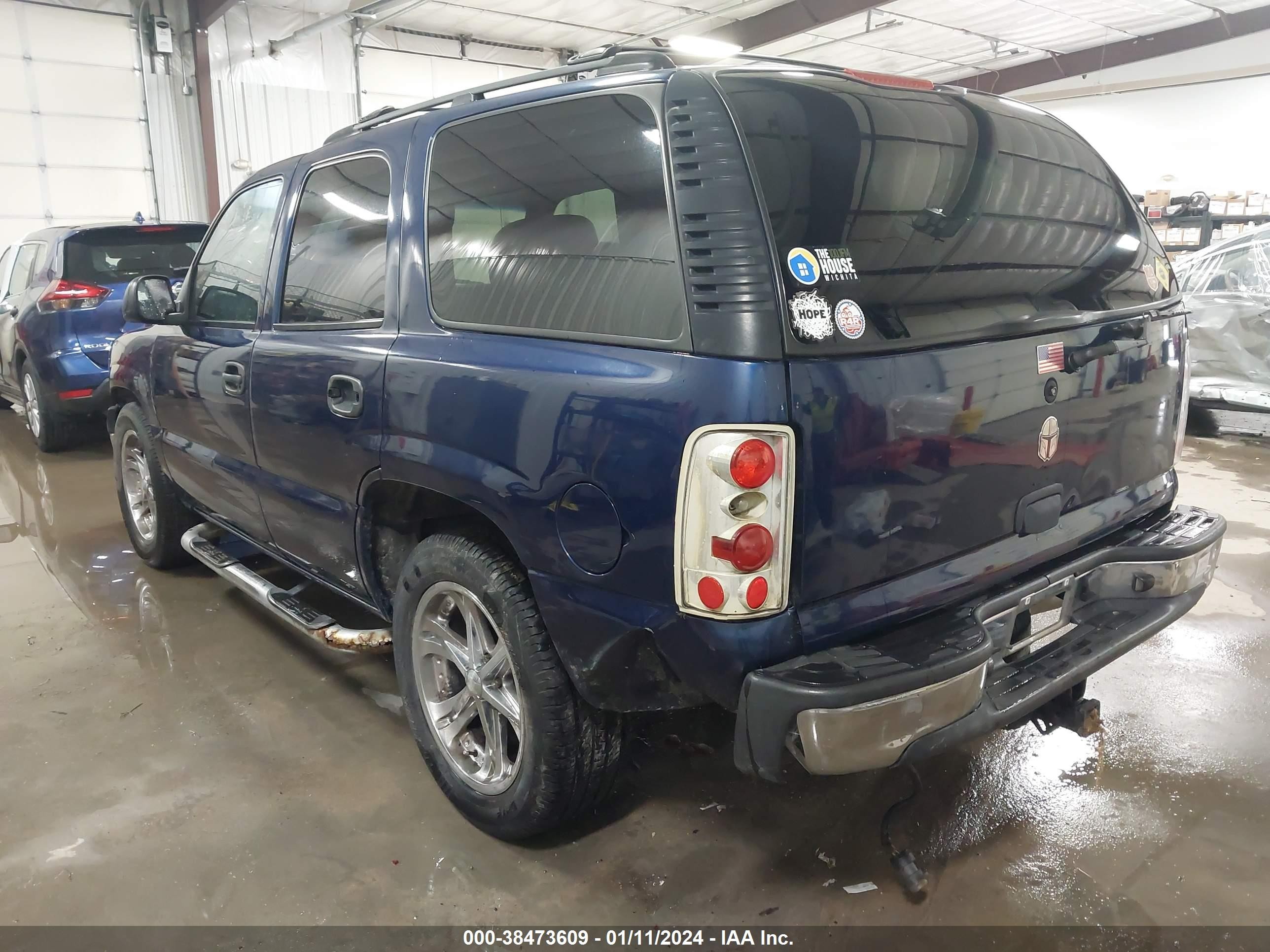 Photo 2 VIN: 1GNEC13Z62R240396 - CHEVROLET TAHOE 