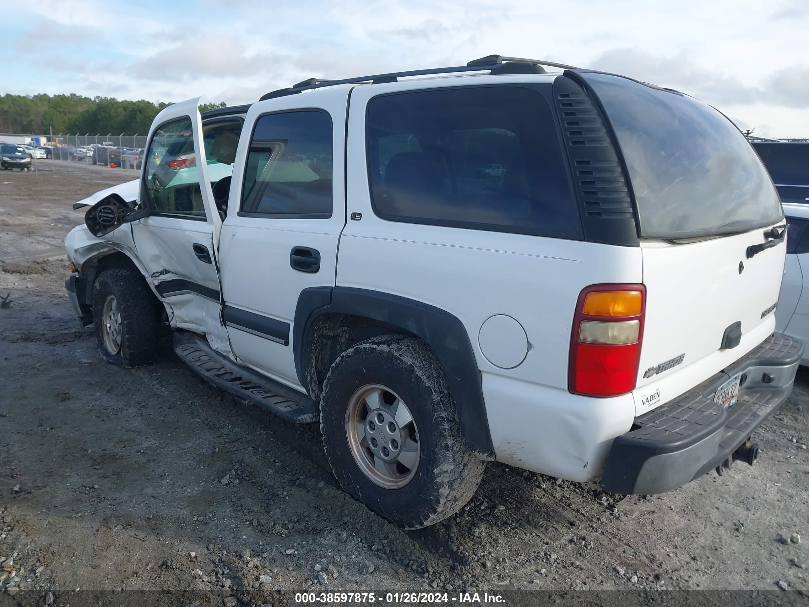 Photo 2 VIN: 1GNEC13Z62R277657 - CHEVROLET TAHOE 