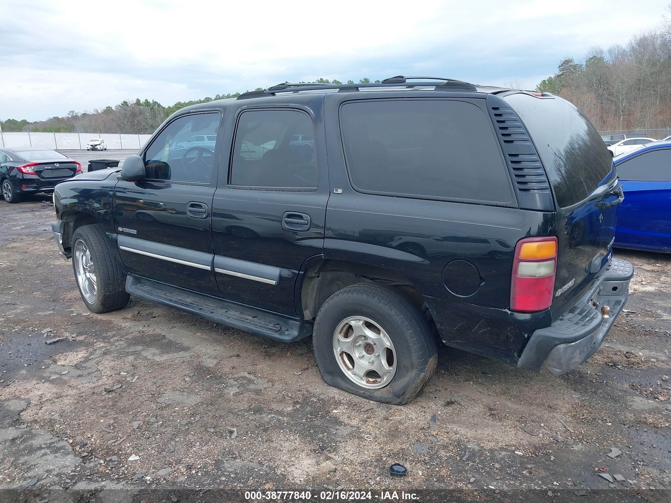 Photo 2 VIN: 1GNEC13Z72R317213 - CHEVROLET TAHOE 