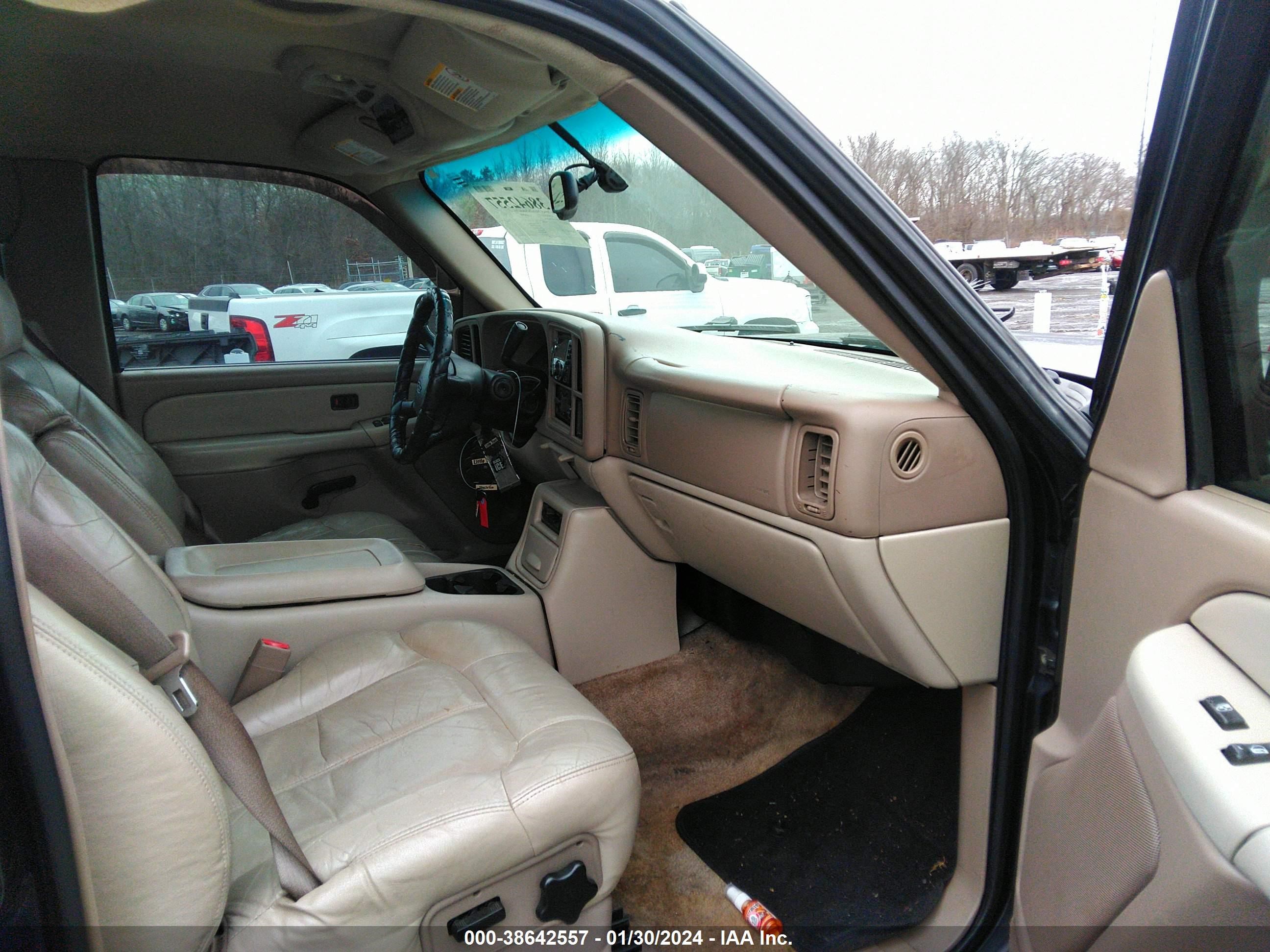 Photo 4 VIN: 1GNEC13Z72R325702 - CHEVROLET TAHOE 