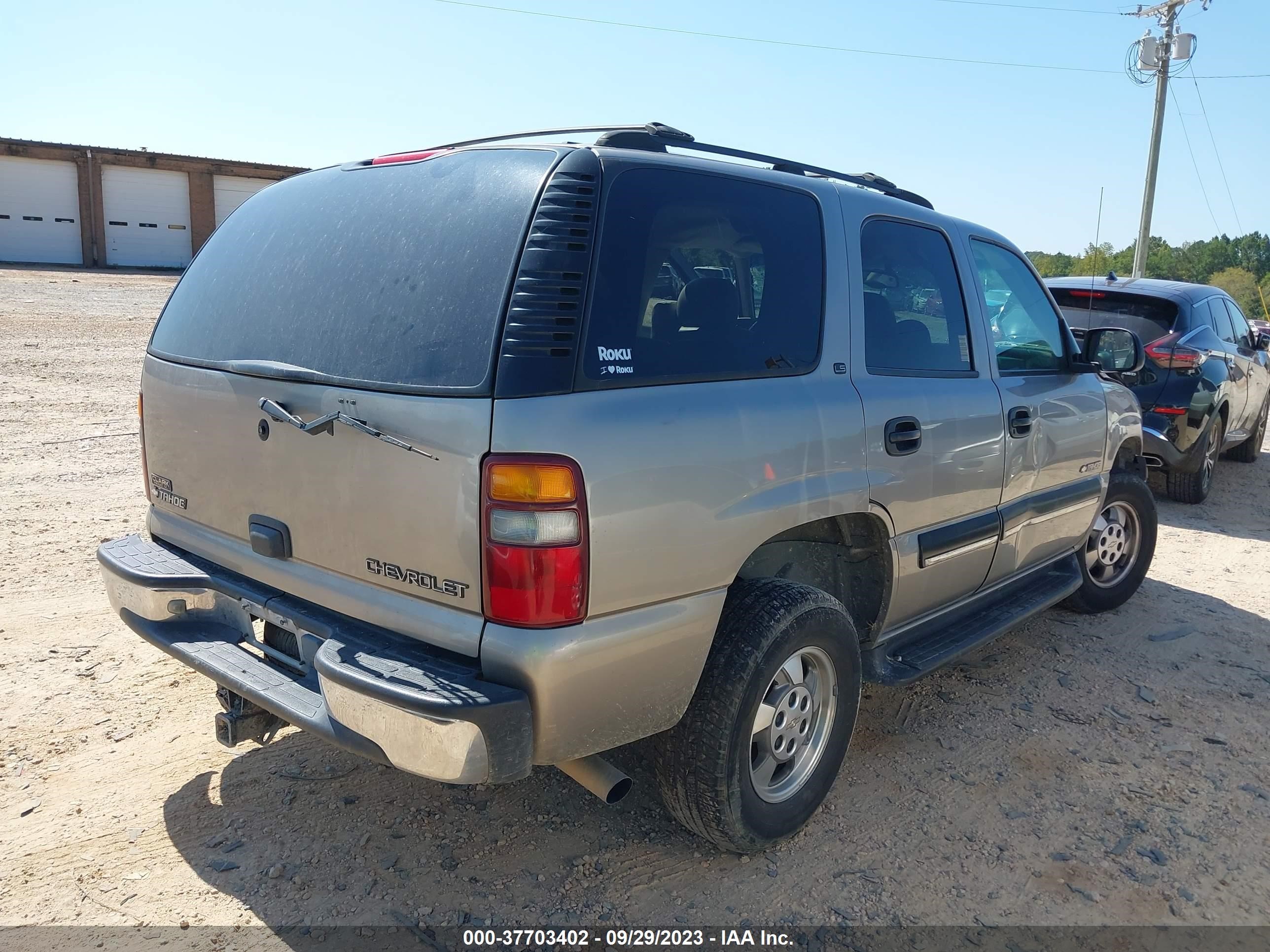 Photo 3 VIN: 1GNEC13Z82R118056 - CHEVROLET TAHOE 