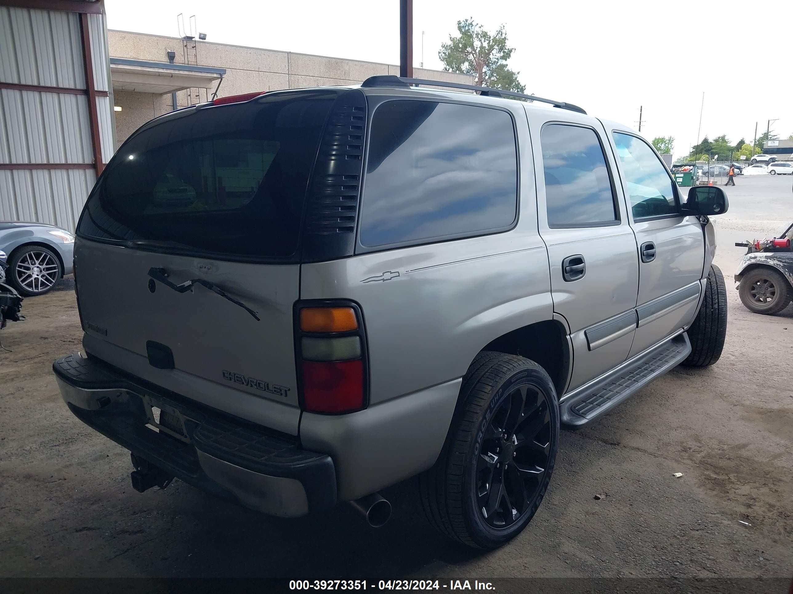 Photo 3 VIN: 1GNEC13Z84R241102 - CHEVROLET TAHOE 