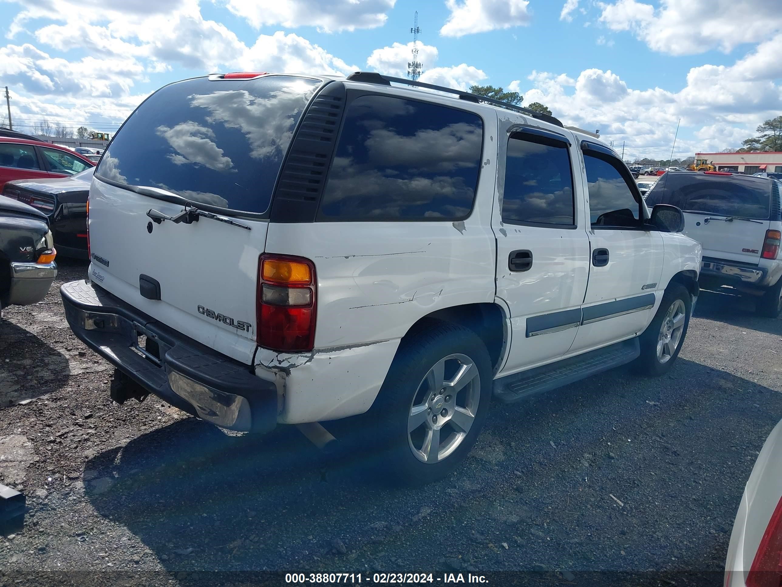 Photo 3 VIN: 1GNEC13Z93R266153 - CHEVROLET TAHOE 