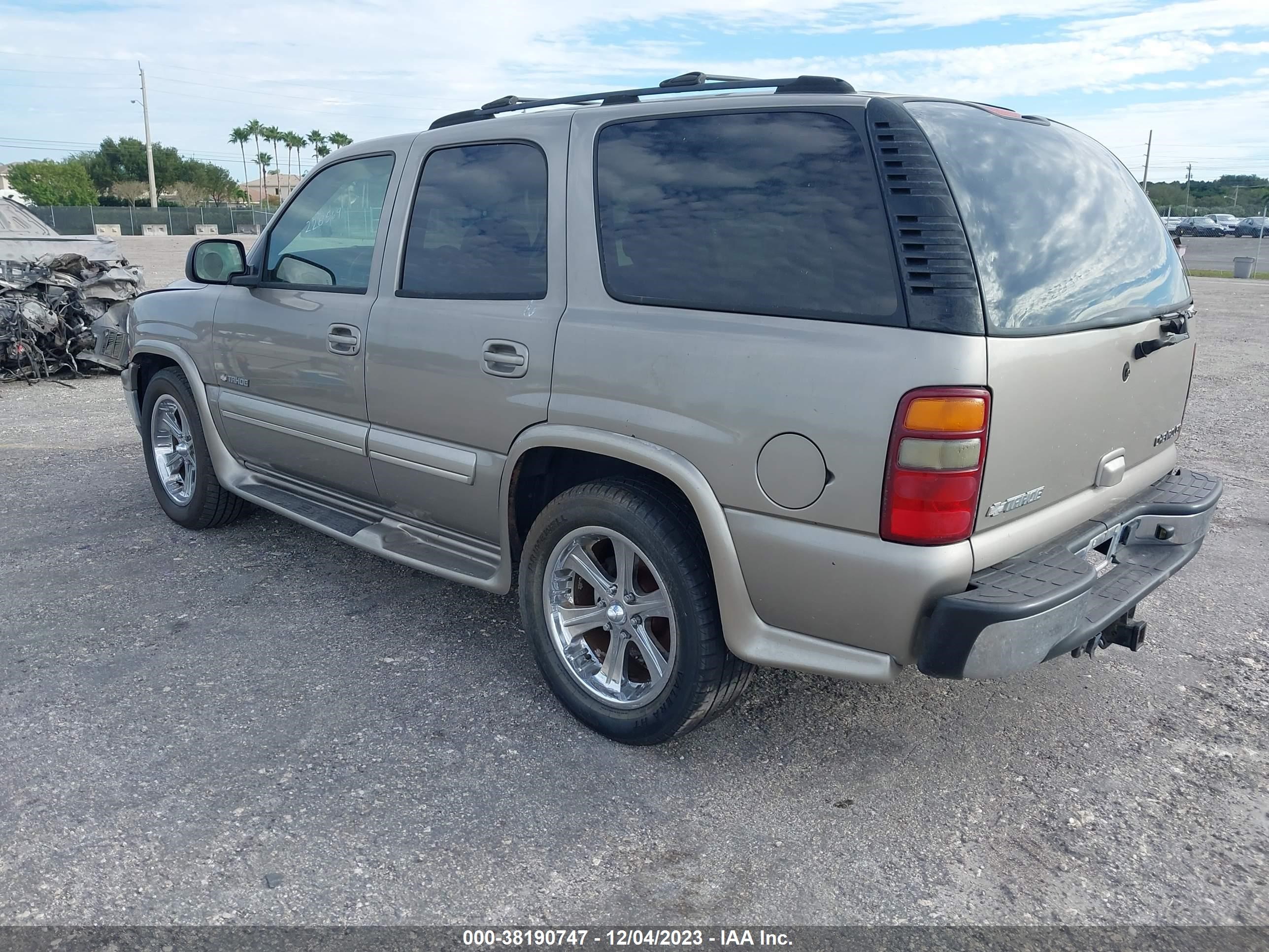 Photo 2 VIN: 1GNEC13ZX3J334409 - CHEVROLET TAHOE 