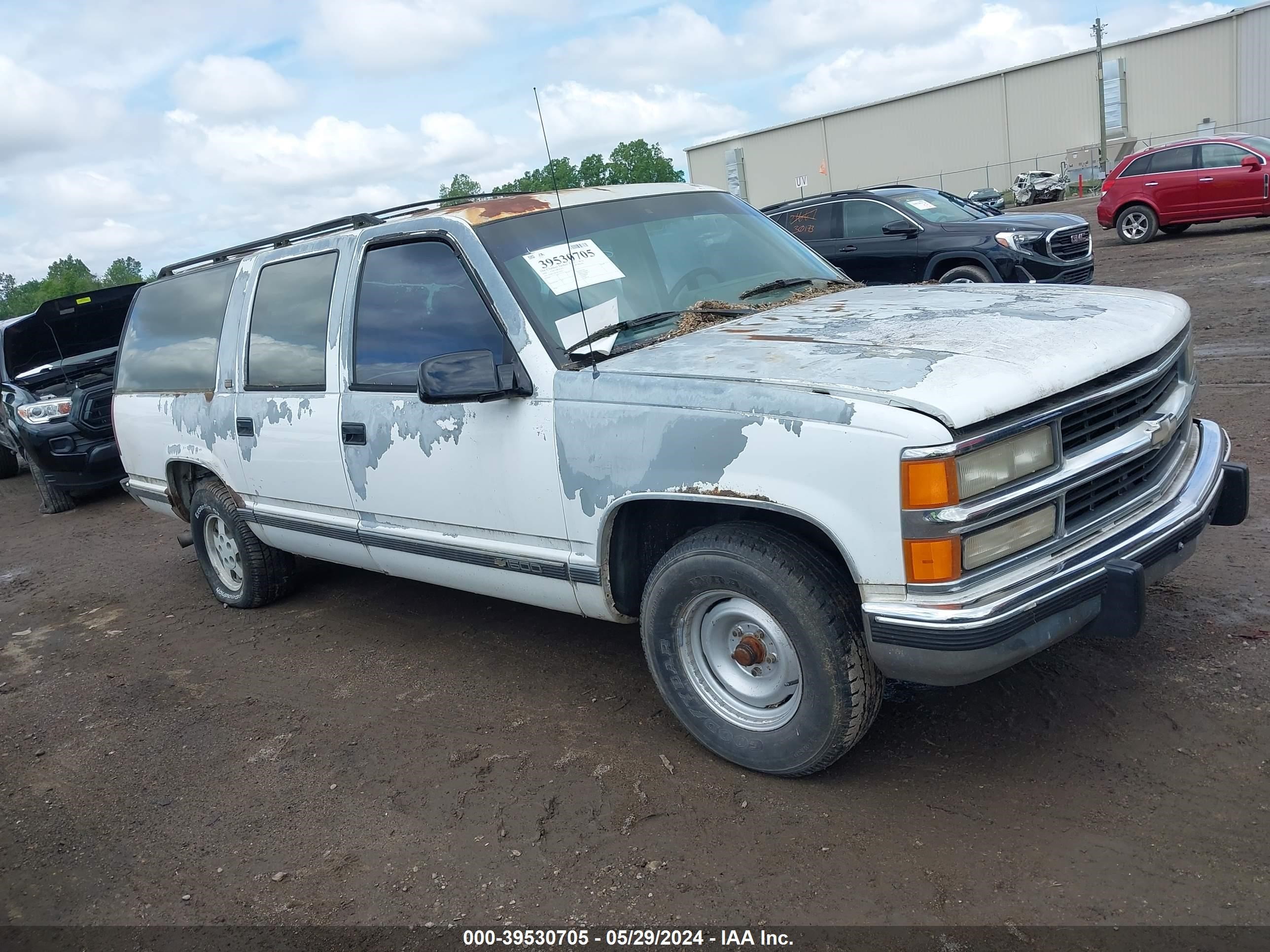 Photo 0 VIN: 1GNEC16K2RJ304473 - CHEVROLET SUBURBAN 