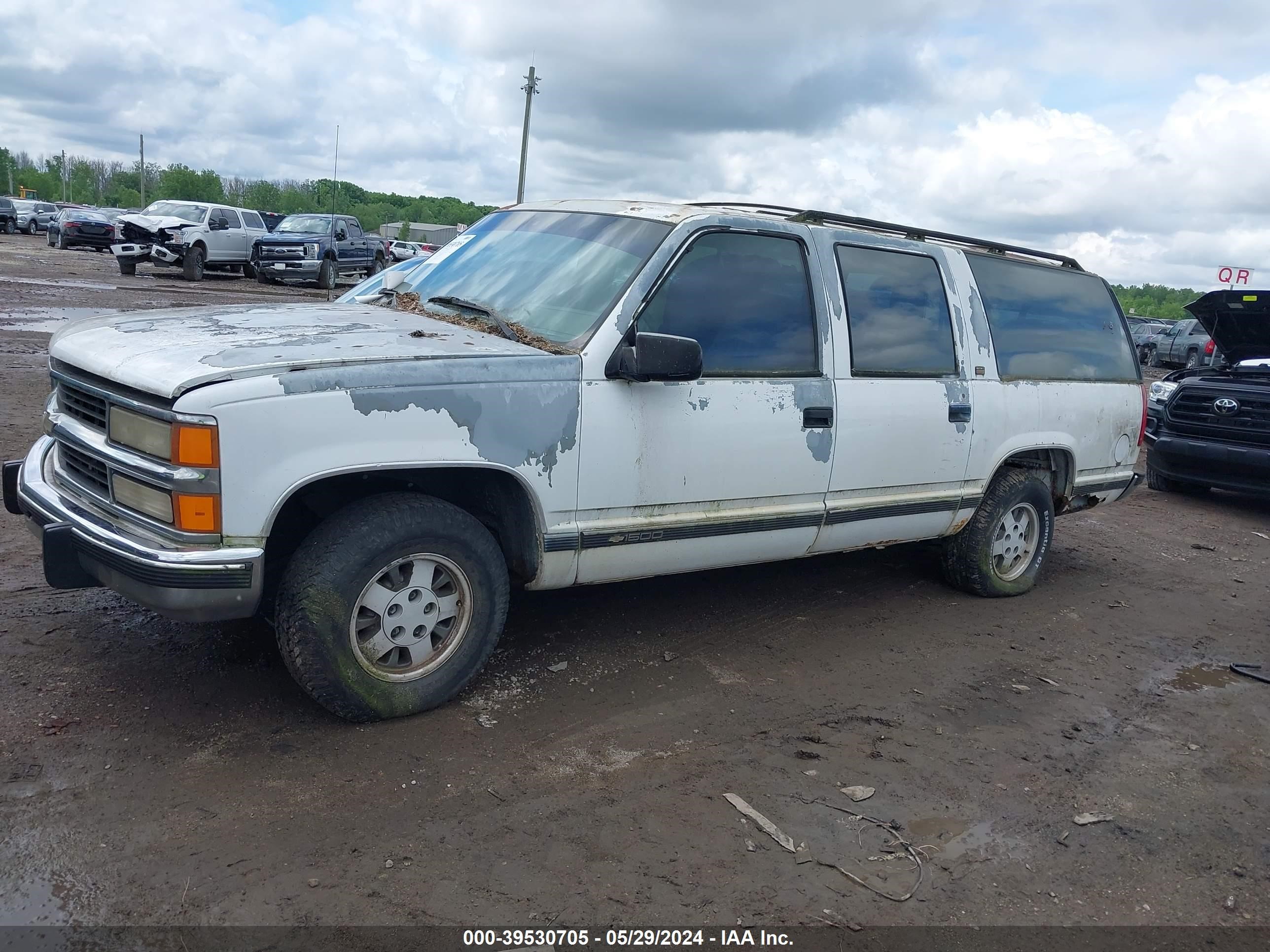 Photo 1 VIN: 1GNEC16K2RJ304473 - CHEVROLET SUBURBAN 