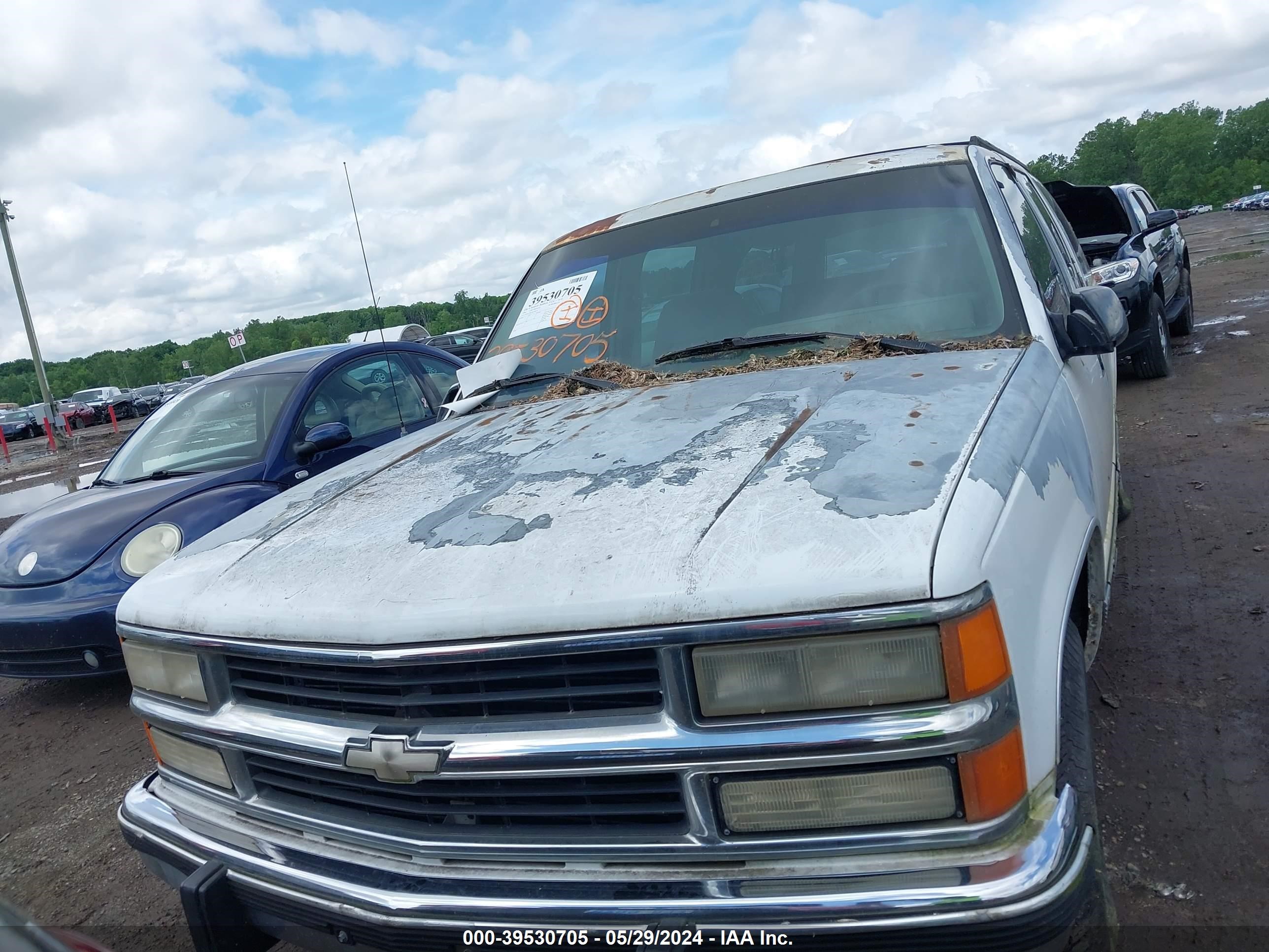 Photo 5 VIN: 1GNEC16K2RJ304473 - CHEVROLET SUBURBAN 