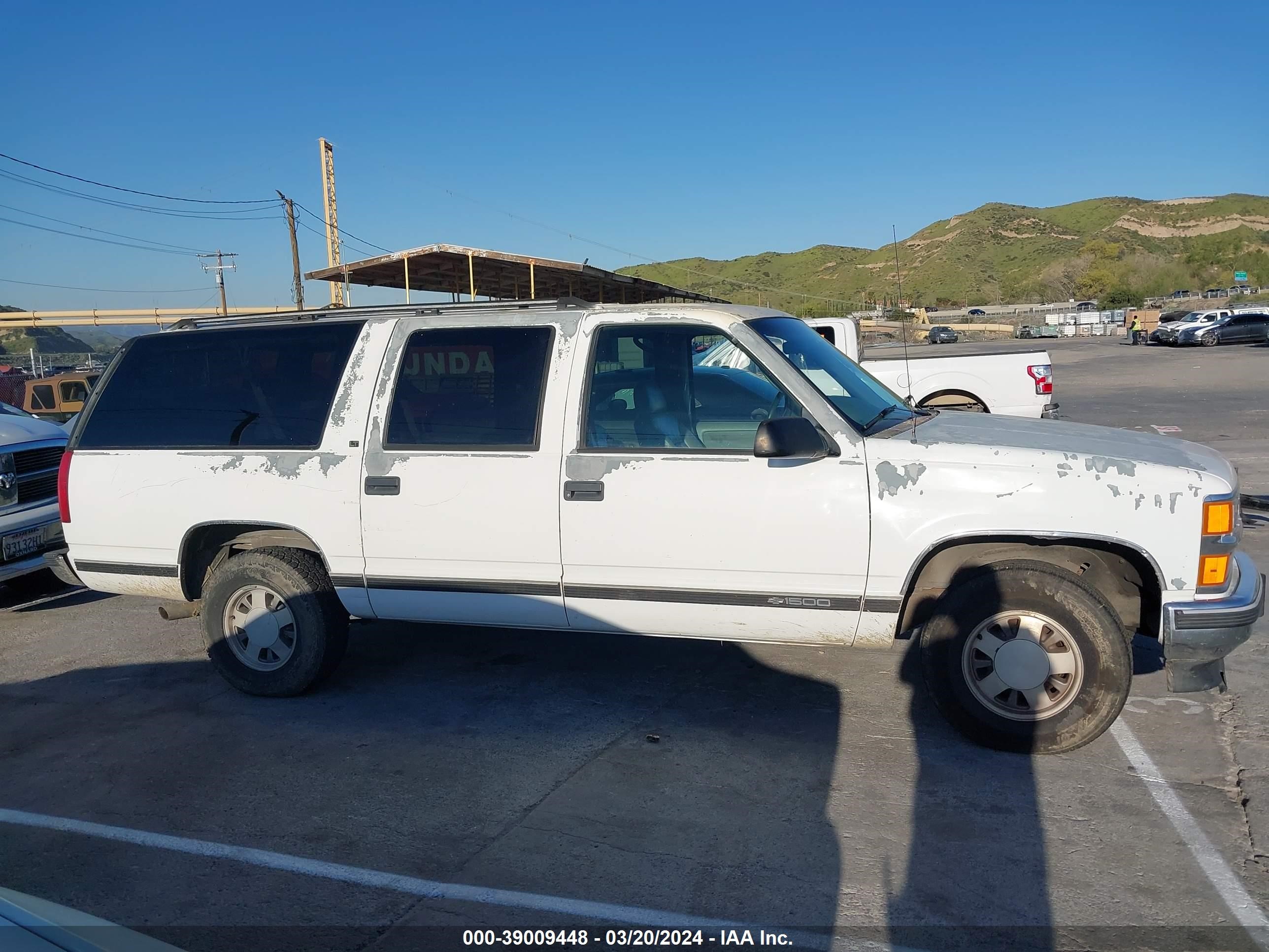 Photo 12 VIN: 1GNEC16K5SJ347923 - CHEVROLET SUBURBAN 