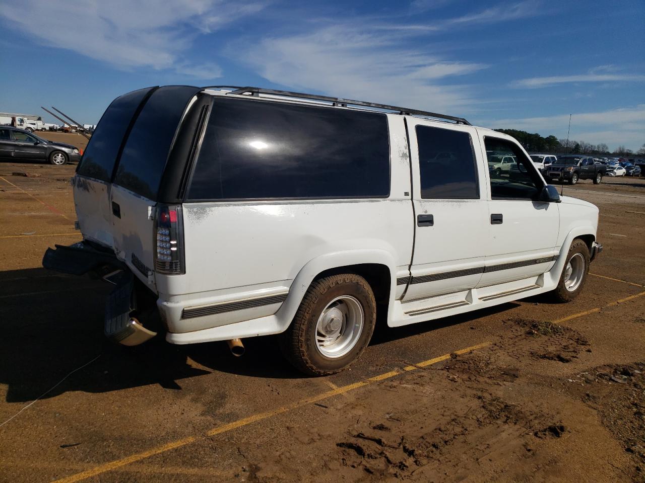 Photo 2 VIN: 1GNEC16R2TJ426416 - CHEVROLET SUBURBAN 