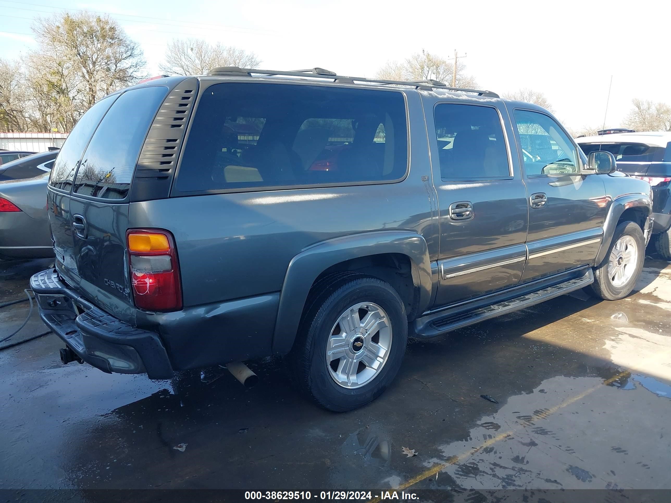 Photo 3 VIN: 1GNEC16T21J154295 - CHEVROLET SUBURBAN 