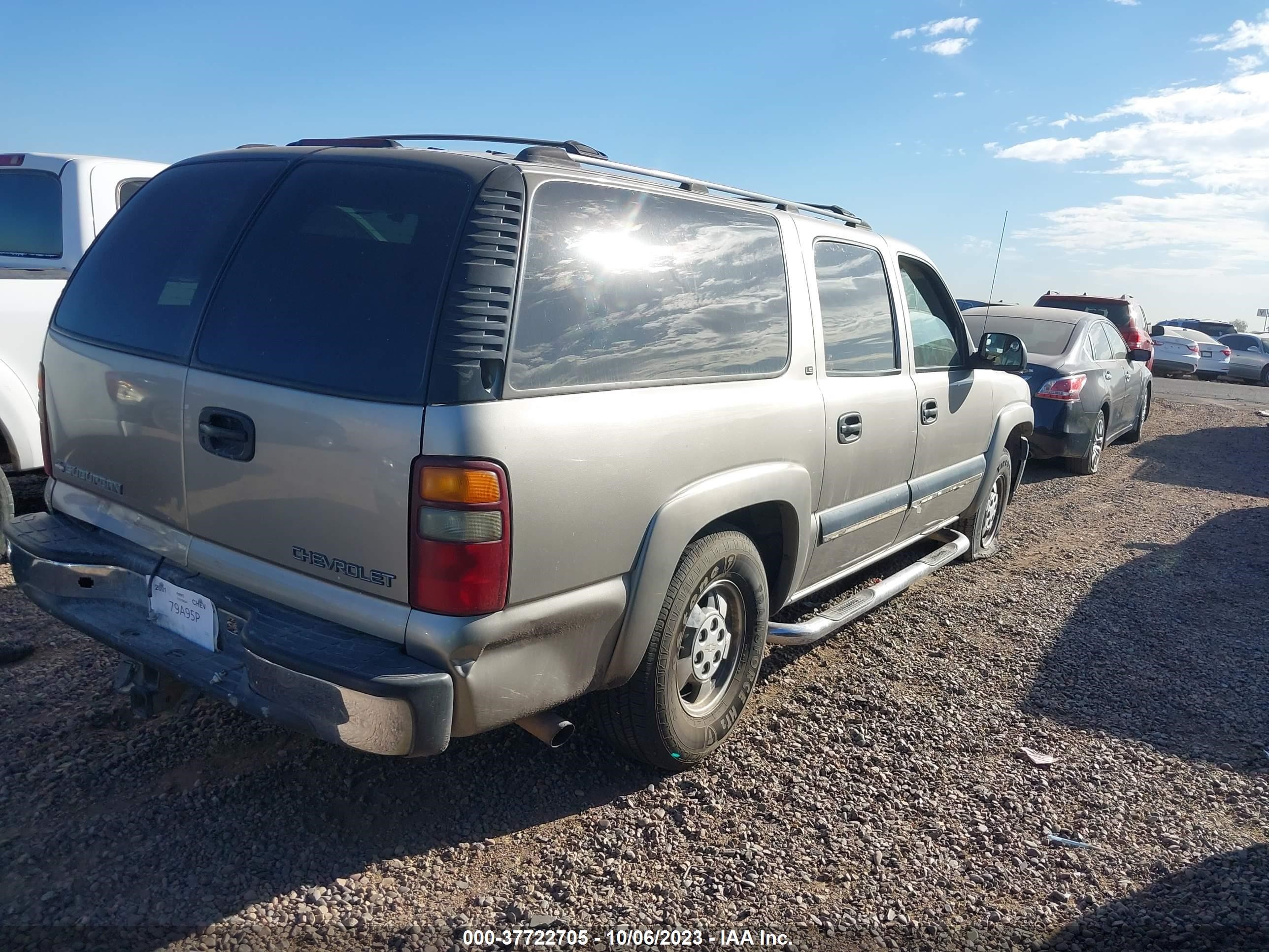 Photo 3 VIN: 1GNEC16T61J236613 - CHEVROLET SUBURBAN 