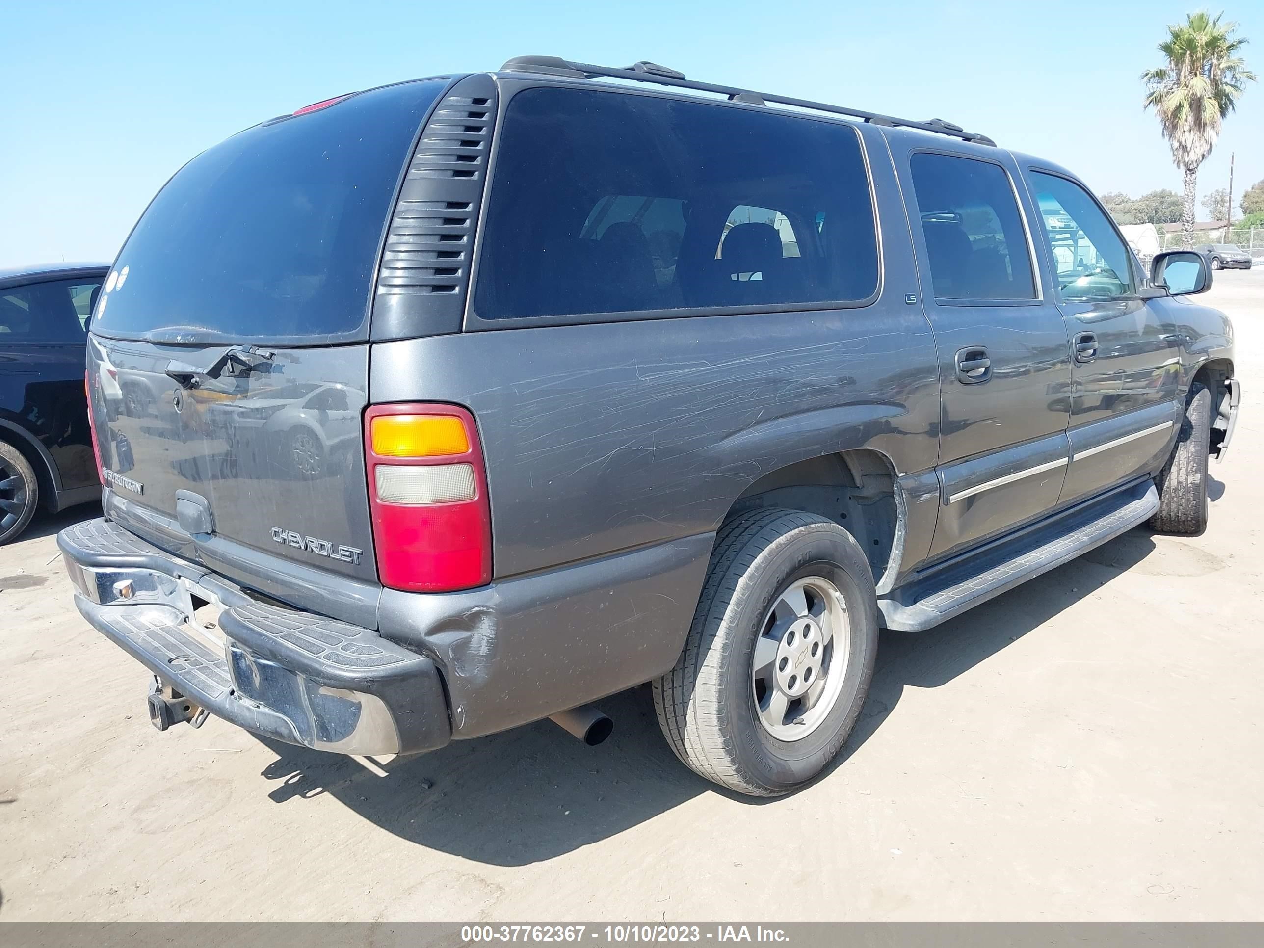 Photo 3 VIN: 1GNEC16TX1J205851 - CHEVROLET SUBURBAN 