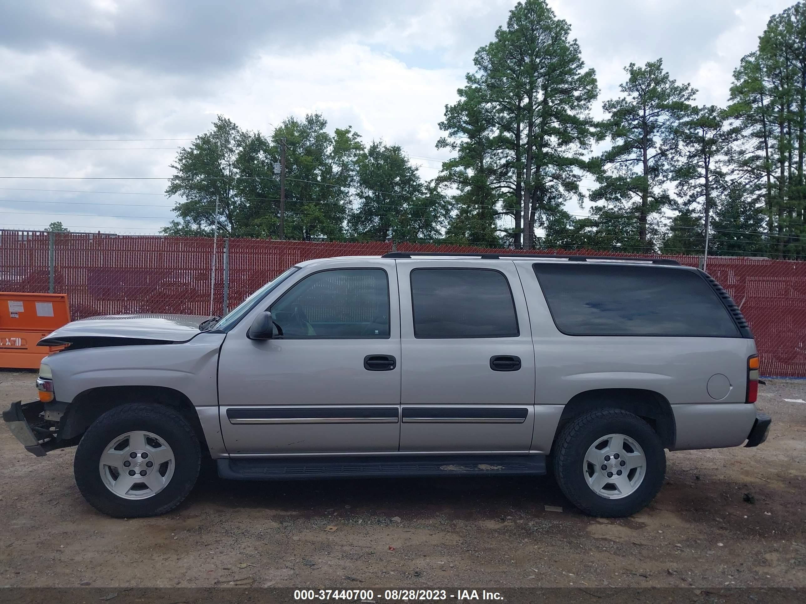 Photo 14 VIN: 1GNEC16Z04J249138 - CHEVROLET SUBURBAN 