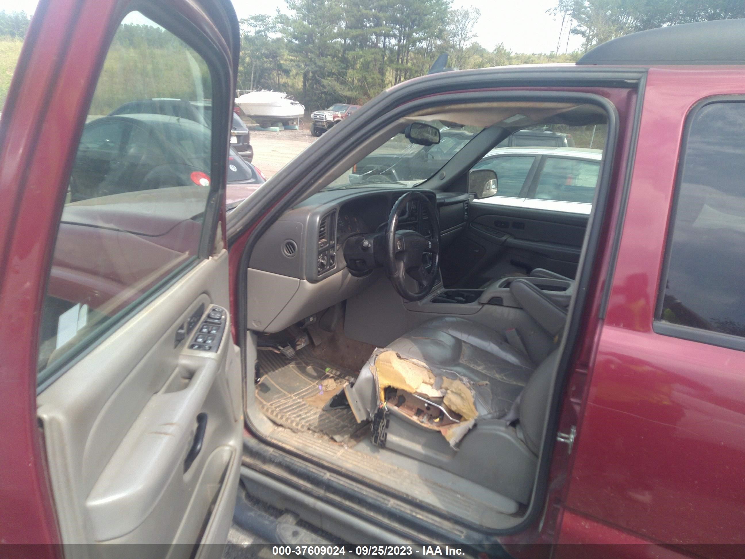 Photo 4 VIN: 1GNEC16Z36J166211 - CHEVROLET SUBURBAN 