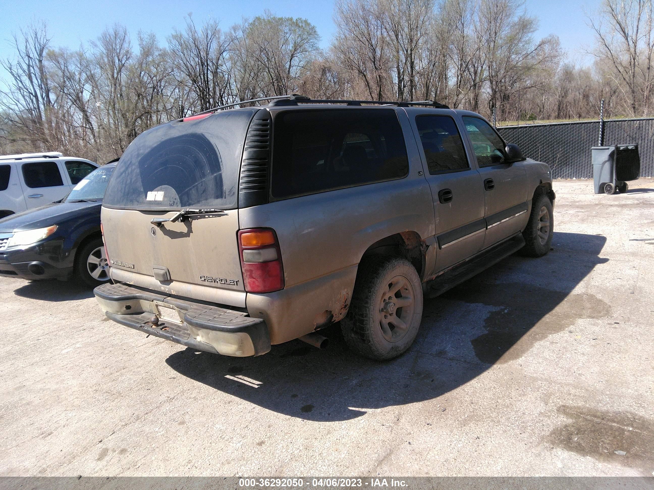 Photo 3 VIN: 1GNEC16Z42J182654 - CHEVROLET SUBURBAN 