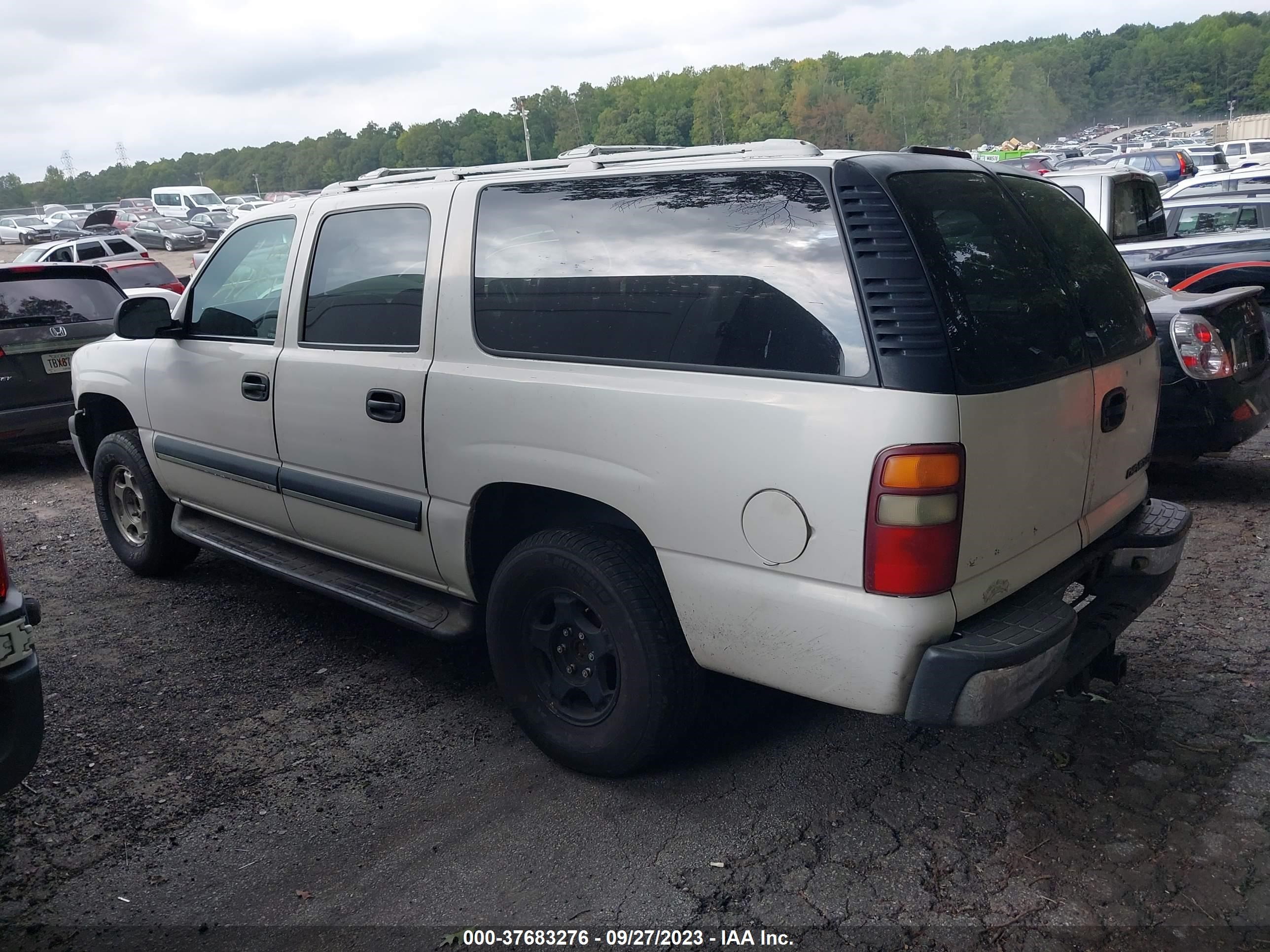 Photo 2 VIN: 1GNEC16ZX3J193613 - CHEVROLET SUBURBAN 