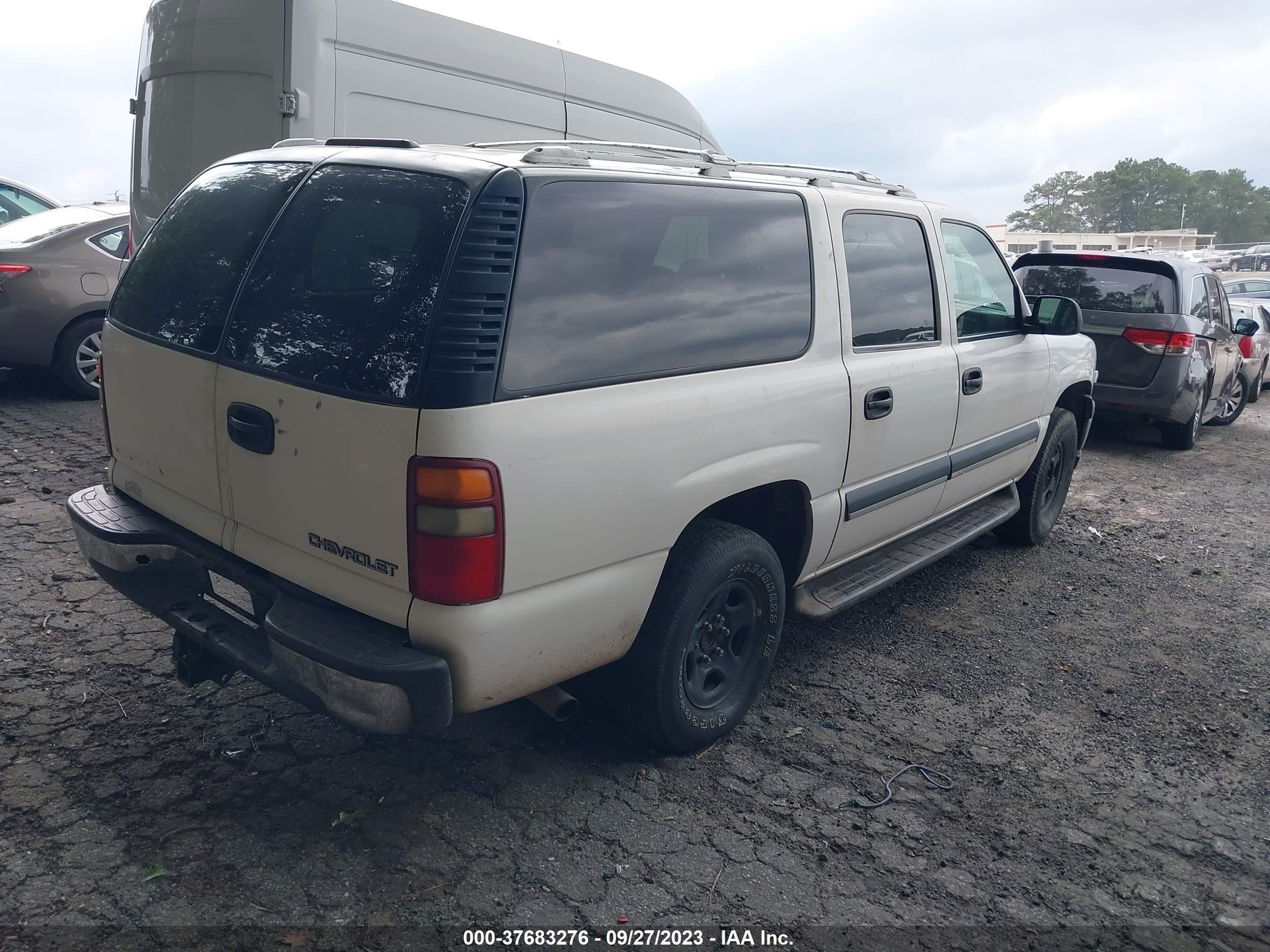 Photo 3 VIN: 1GNEC16ZX3J193613 - CHEVROLET SUBURBAN 