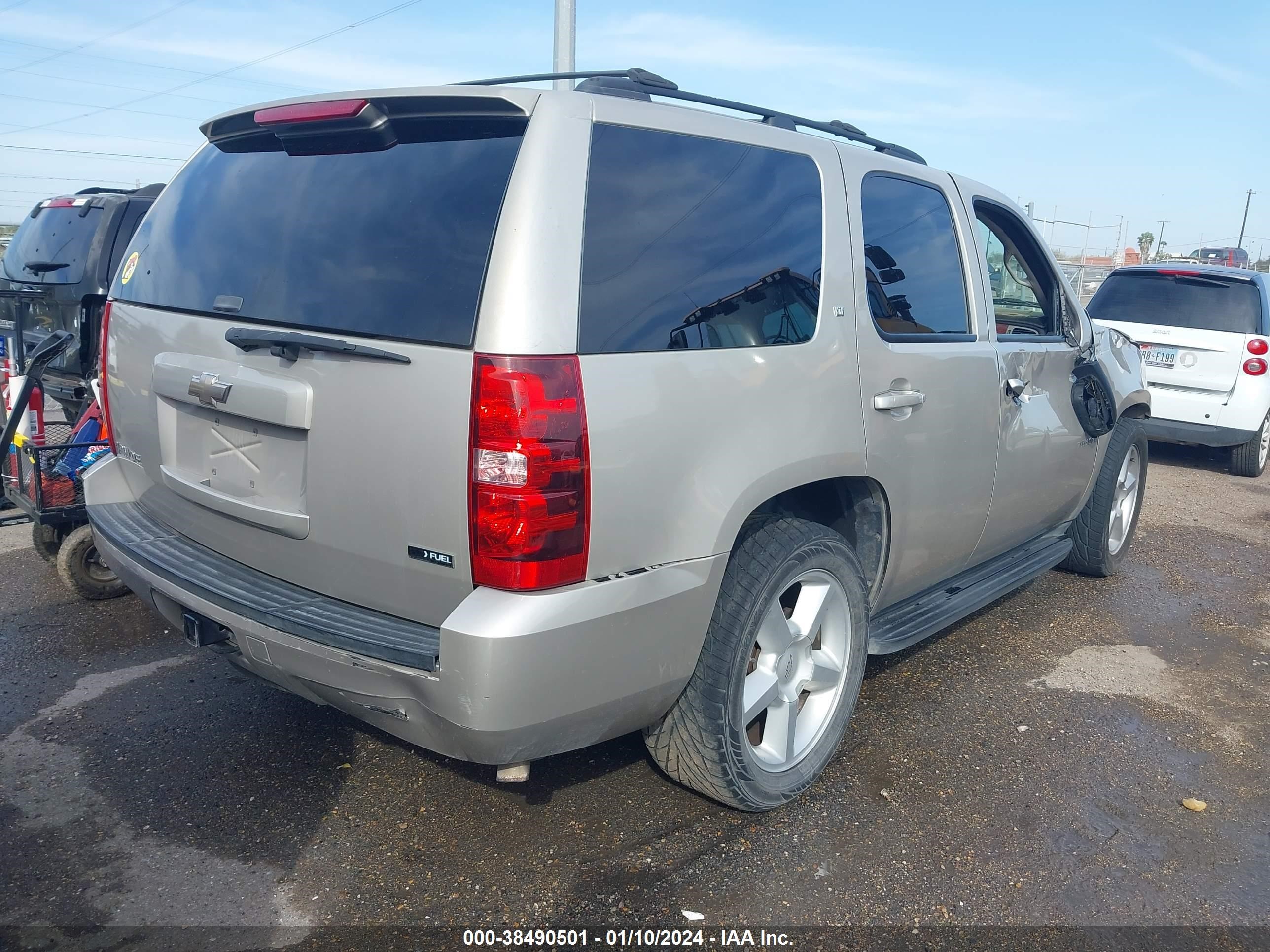 Photo 3 VIN: 1GNEC23329R237779 - CHEVROLET TAHOE 