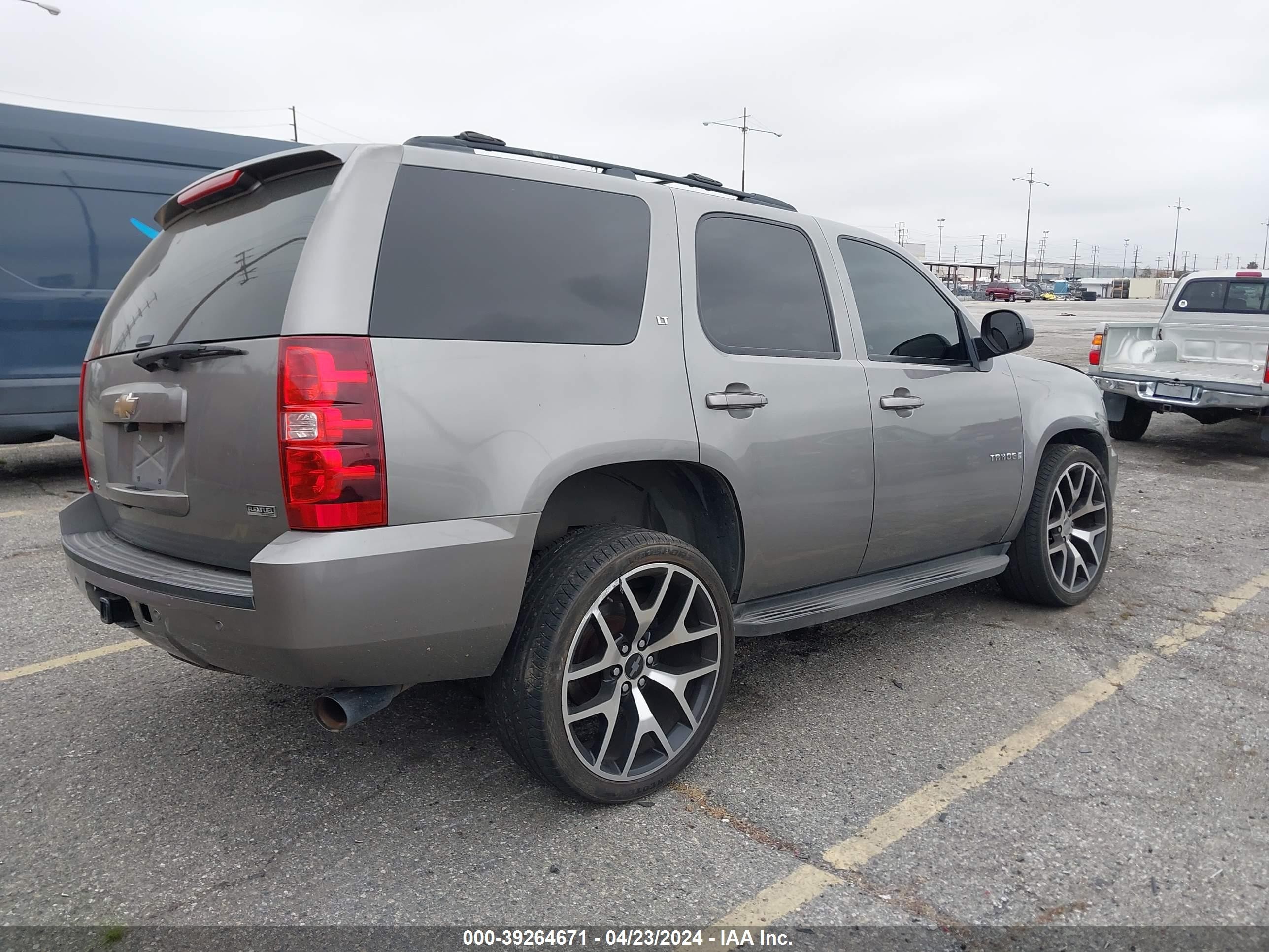 Photo 3 VIN: 1GNEC23359R266824 - CHEVROLET TAHOE 