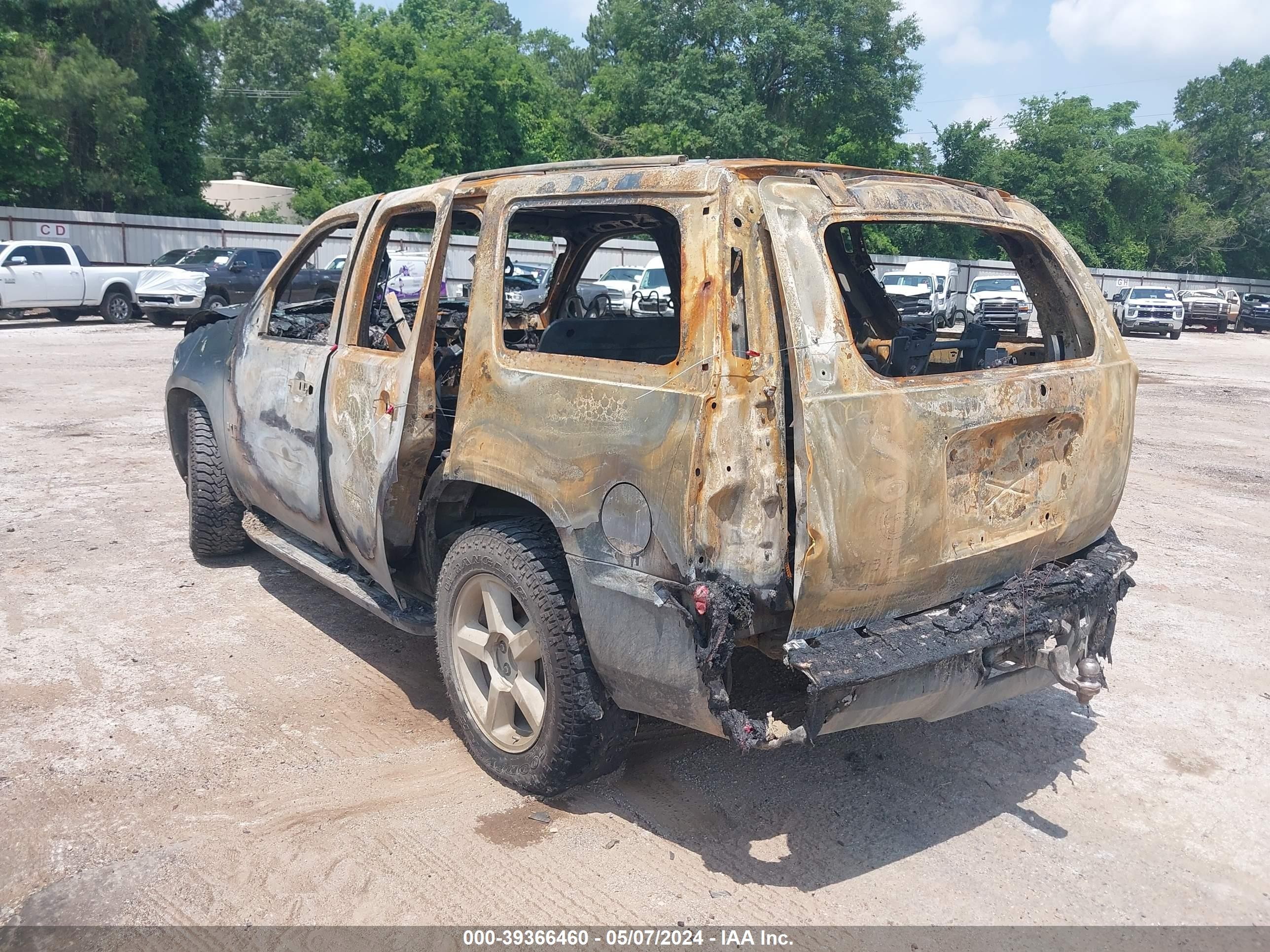 Photo 2 VIN: 1GNEC23389R242095 - CHEVROLET TAHOE 