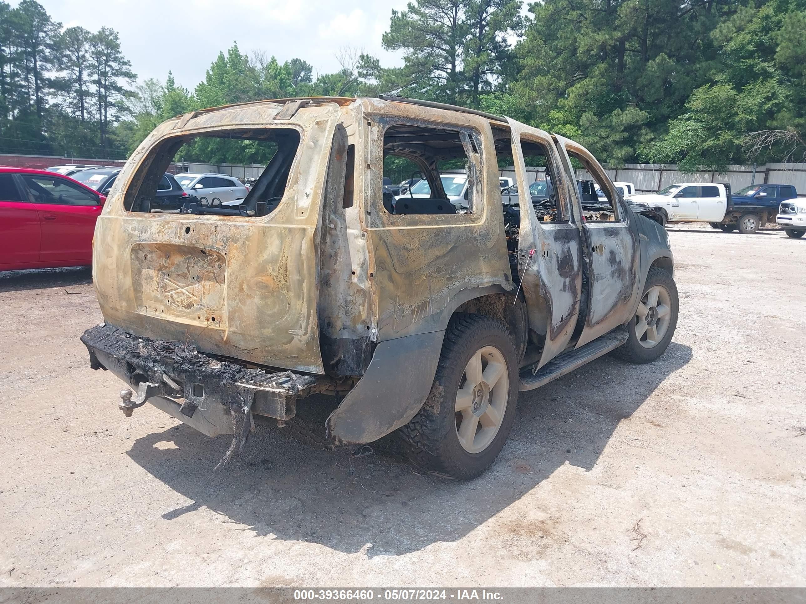 Photo 3 VIN: 1GNEC23389R242095 - CHEVROLET TAHOE 