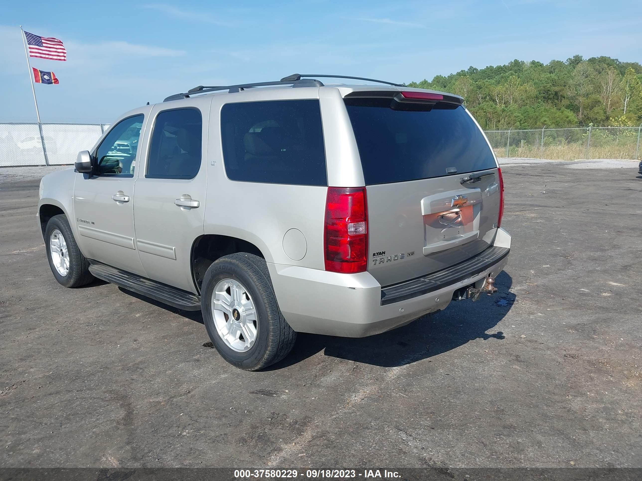 Photo 2 VIN: 1GNEC233X9R266155 - CHEVROLET TAHOE 