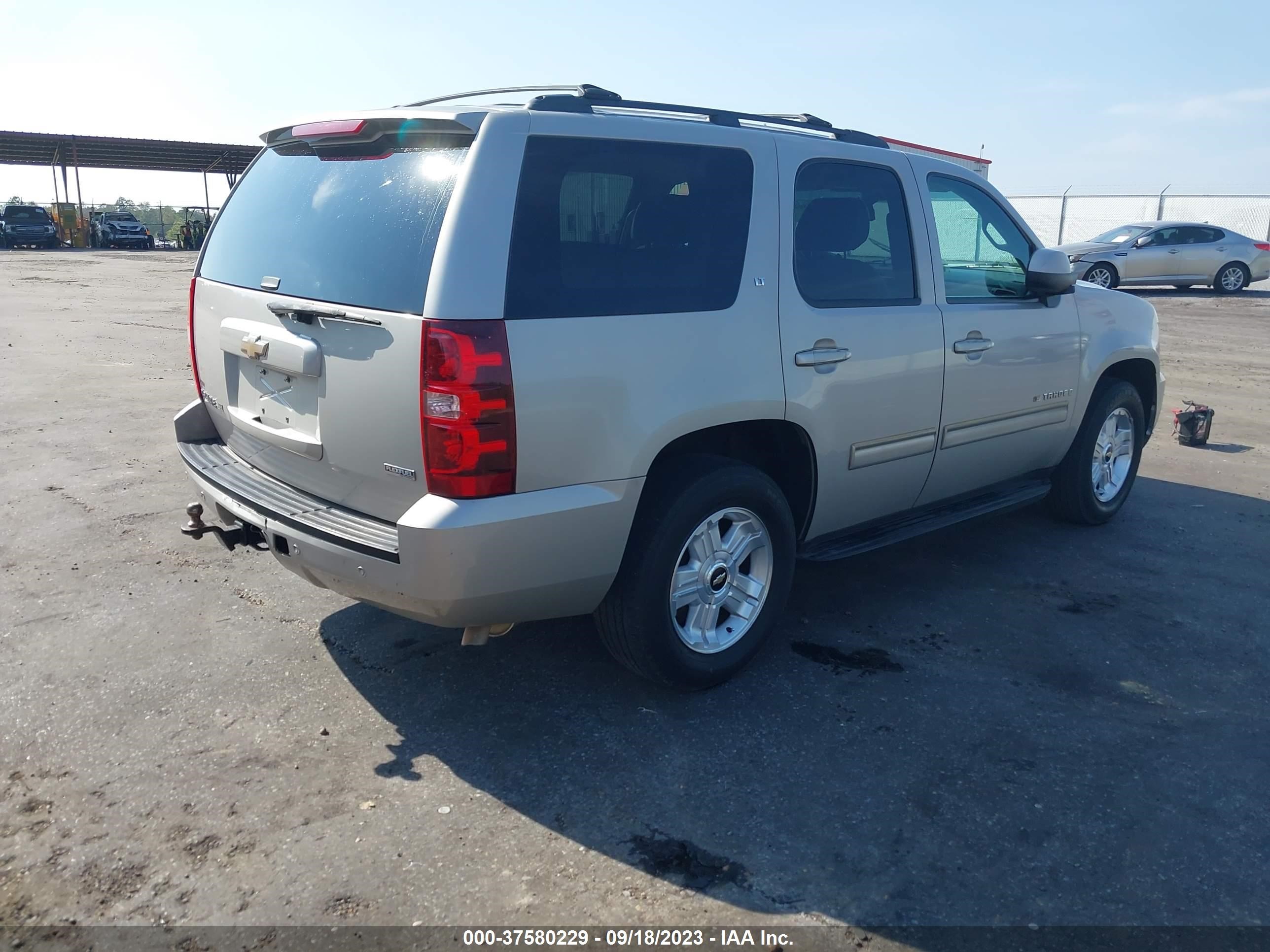 Photo 3 VIN: 1GNEC233X9R266155 - CHEVROLET TAHOE 