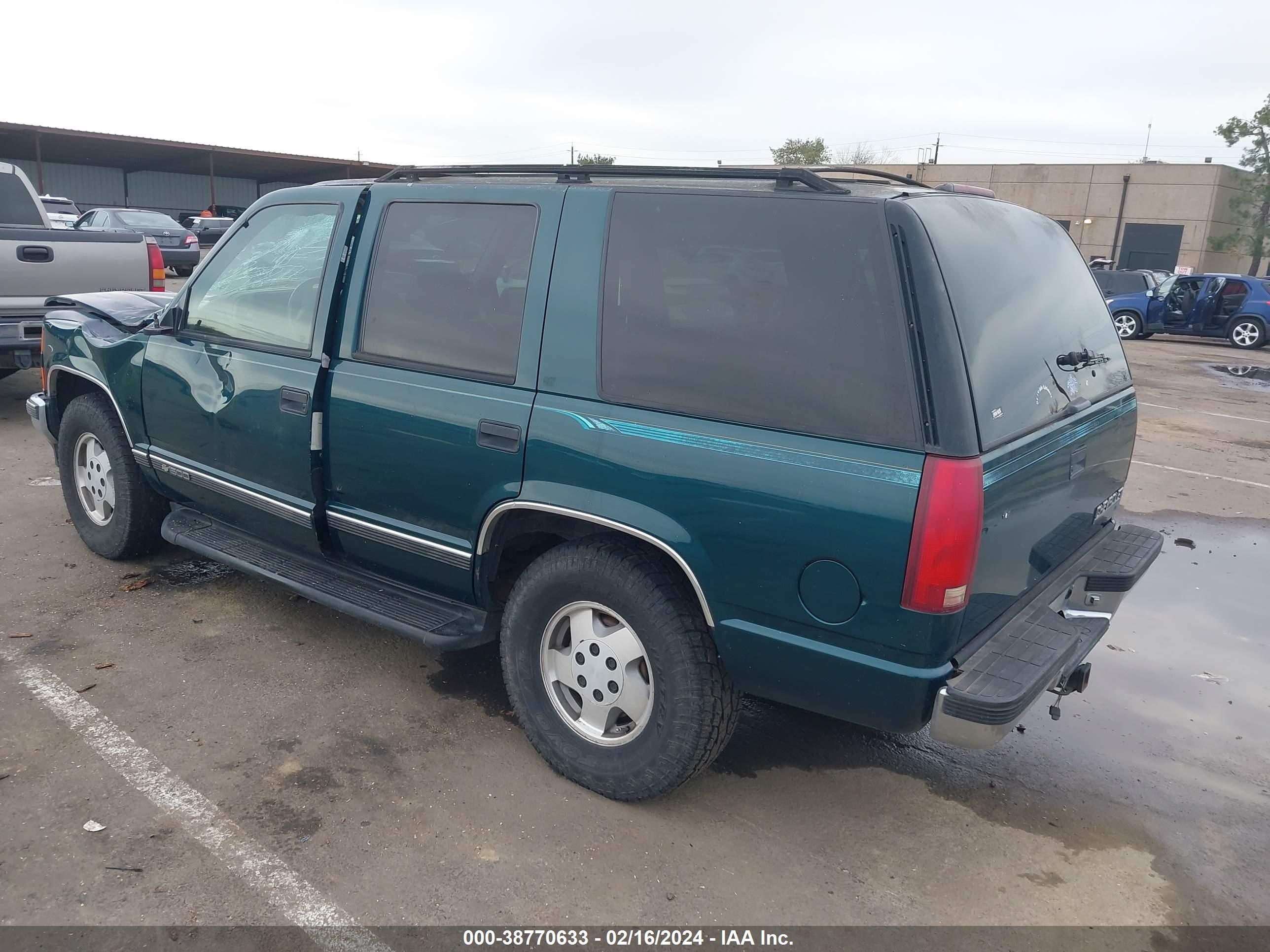 Photo 2 VIN: 1GNEK13K1SJ453051 - CHEVROLET TAHOE 