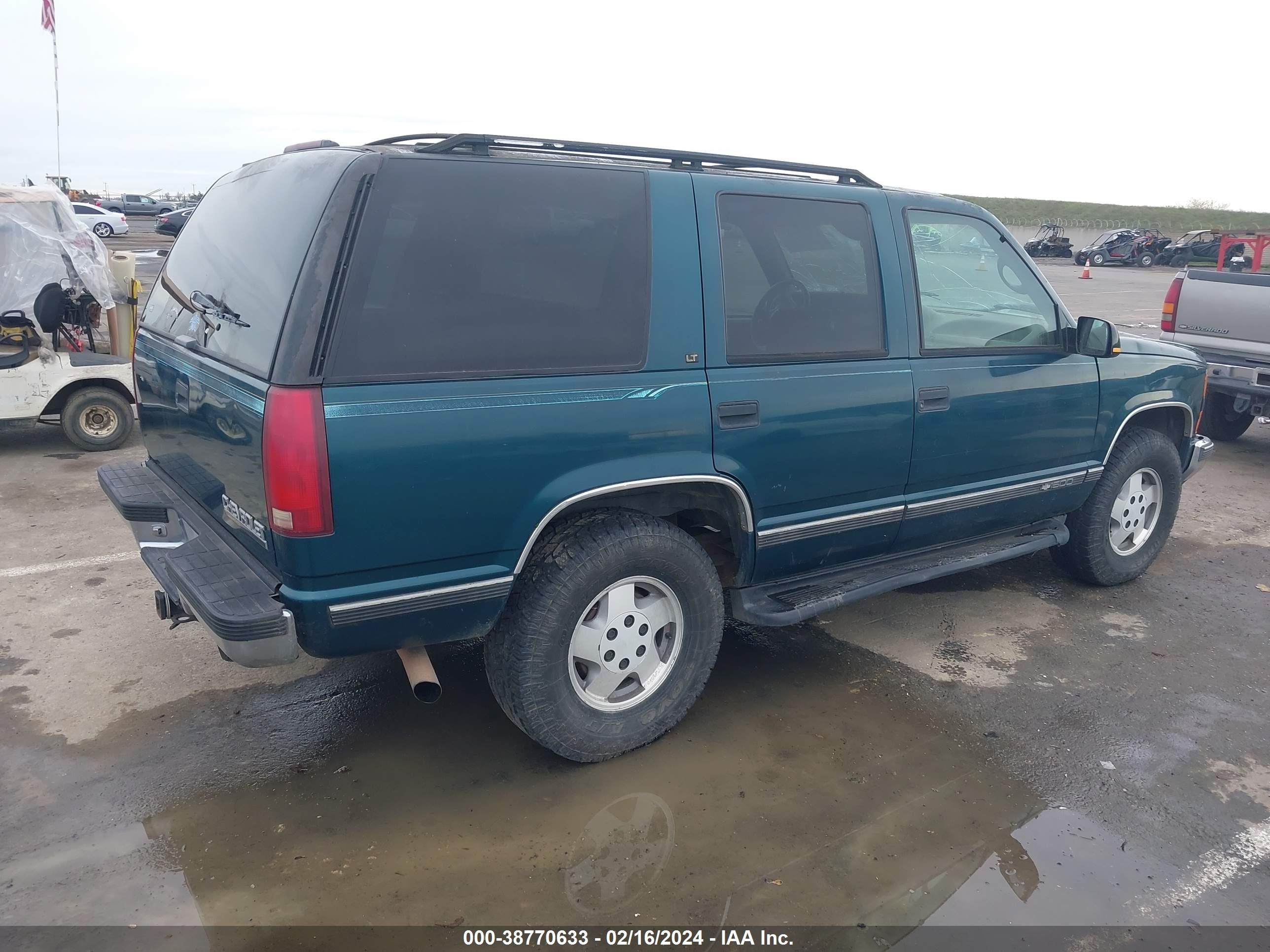 Photo 3 VIN: 1GNEK13K1SJ453051 - CHEVROLET TAHOE 