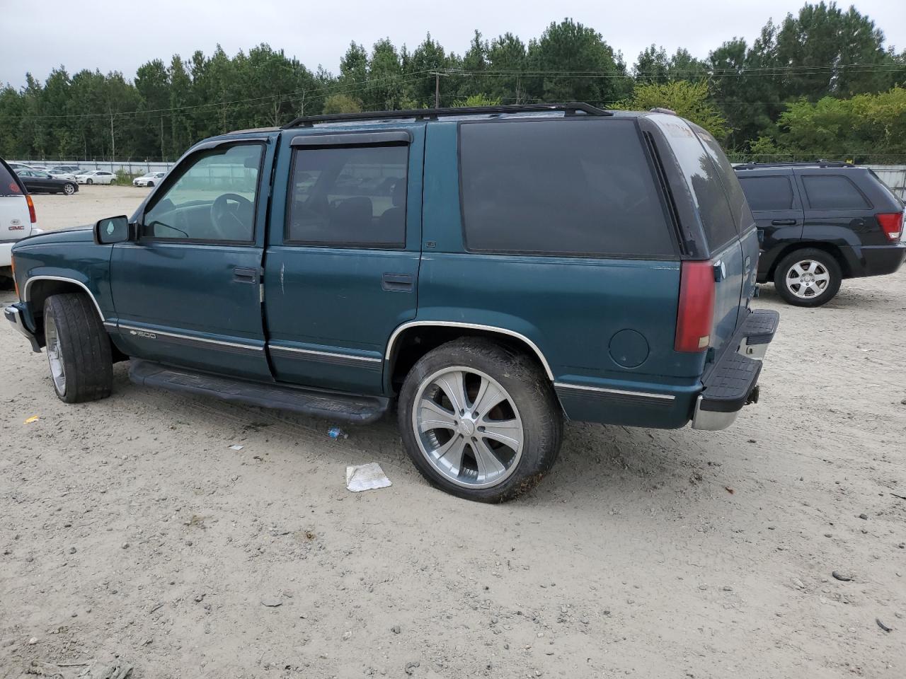 Photo 1 VIN: 1GNEK13K8SJ463589 - CHEVROLET TAHOE 