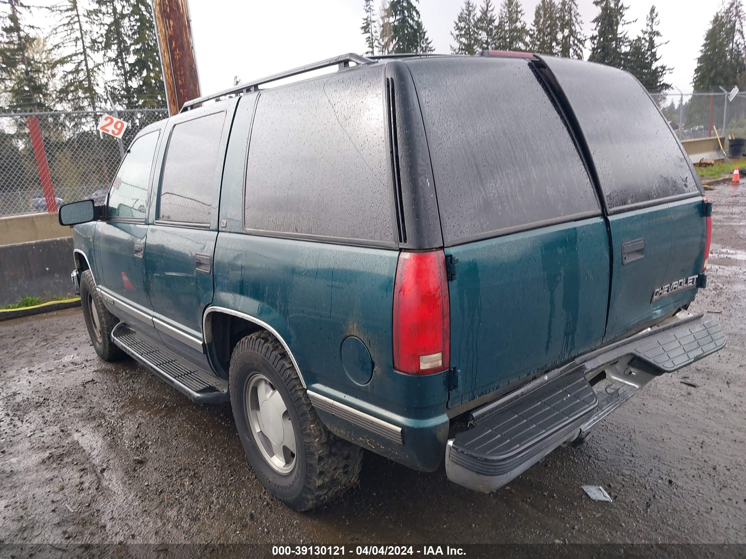 Photo 2 VIN: 1GNEK13R0VJ312716 - CHEVROLET TAHOE 