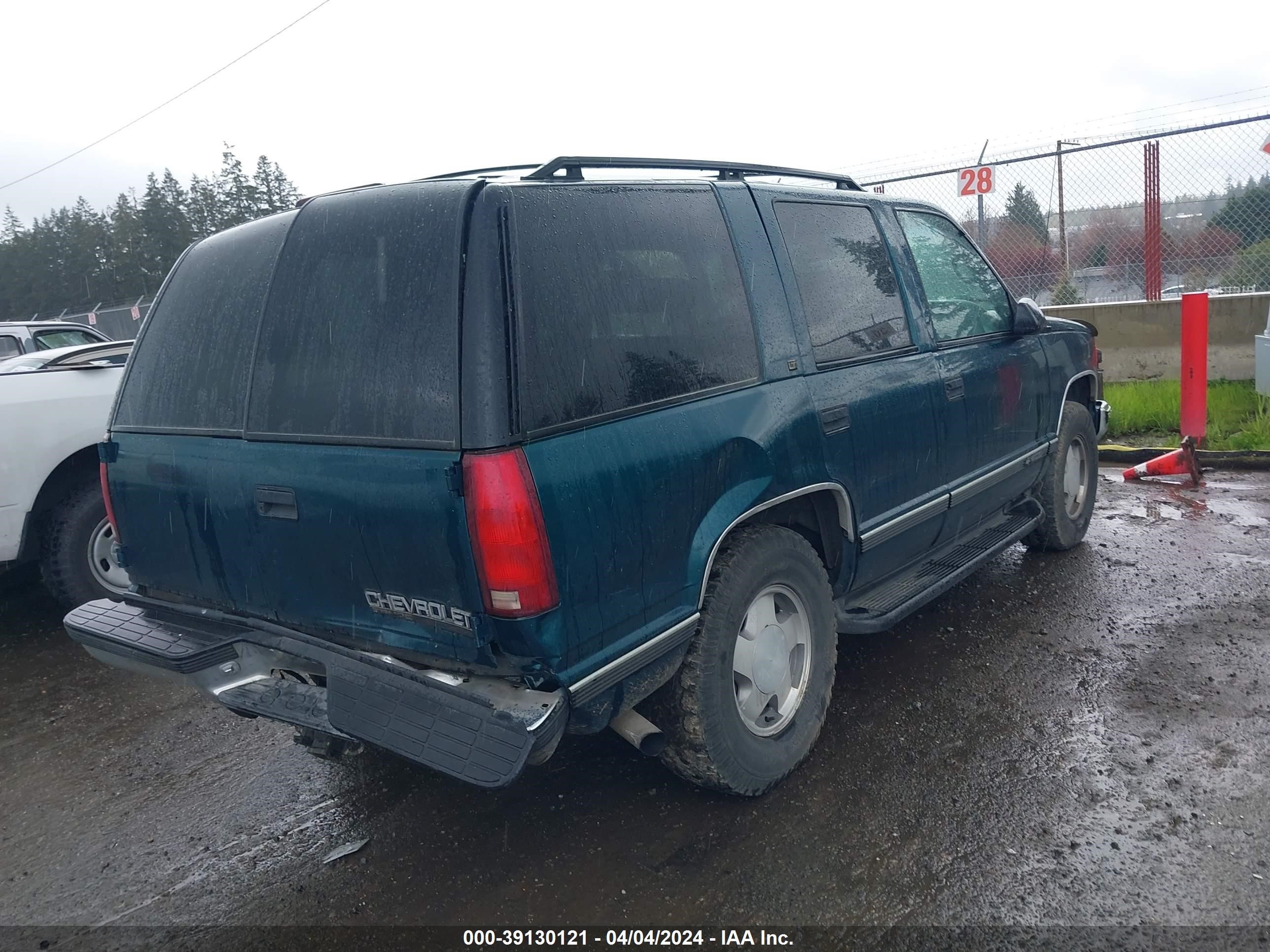 Photo 3 VIN: 1GNEK13R0VJ312716 - CHEVROLET TAHOE 