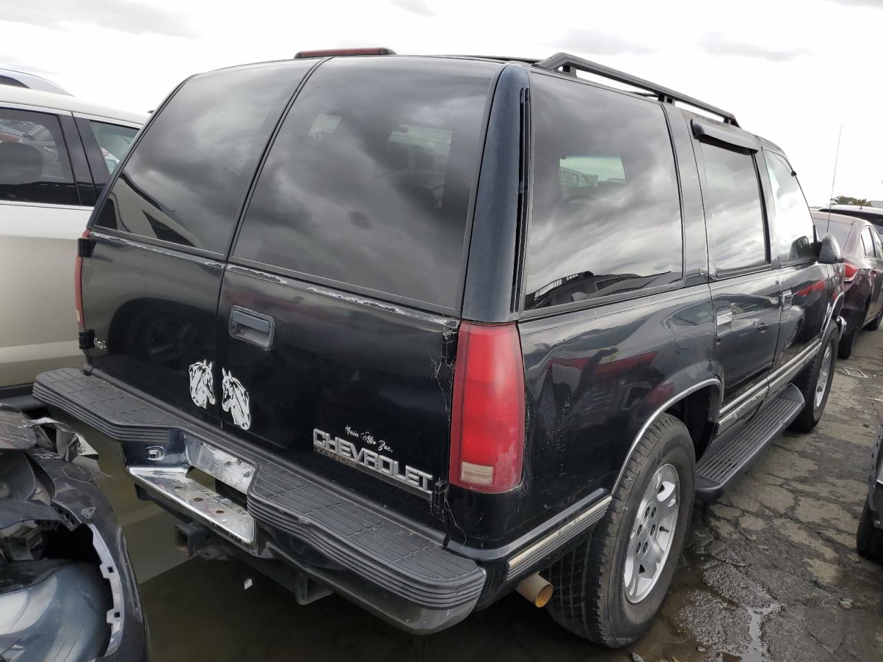 Photo 2 VIN: 1GNEK13R0XJ483078 - CHEVROLET TAHOE 