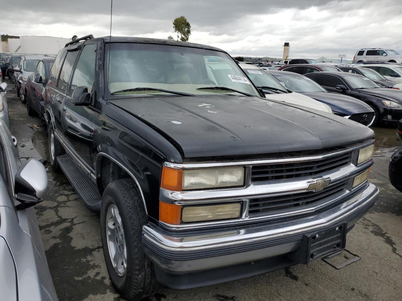 Photo 3 VIN: 1GNEK13R0XJ483078 - CHEVROLET TAHOE 