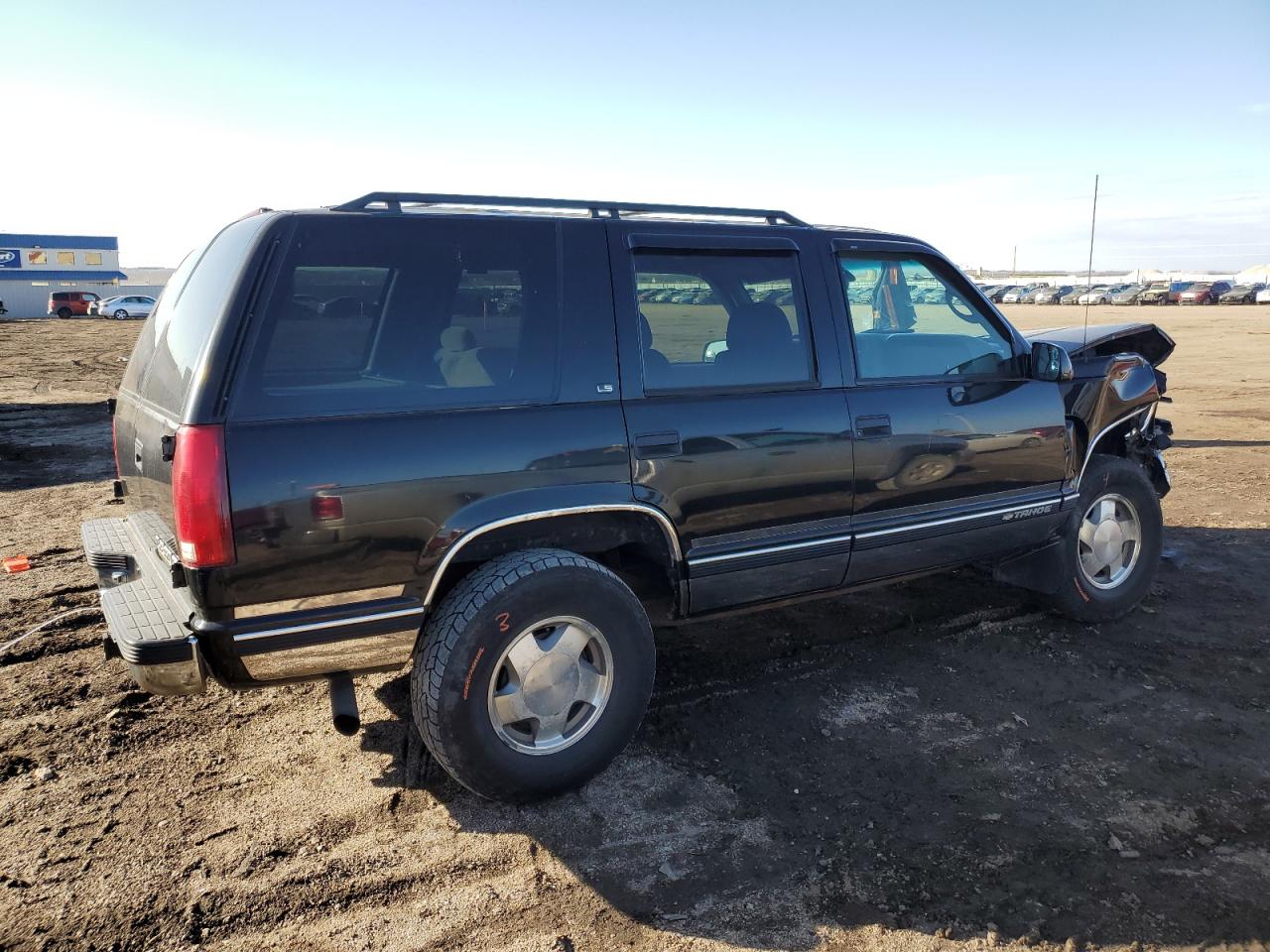 Photo 2 VIN: 1GNEK13R0XJ543456 - CHEVROLET TAHOE 