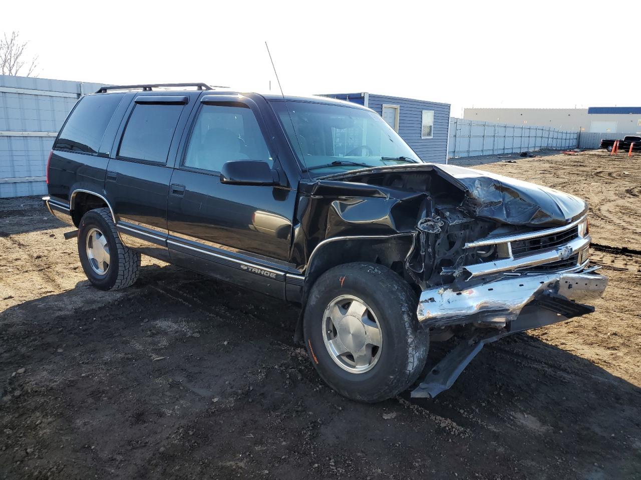 Photo 3 VIN: 1GNEK13R0XJ543456 - CHEVROLET TAHOE 