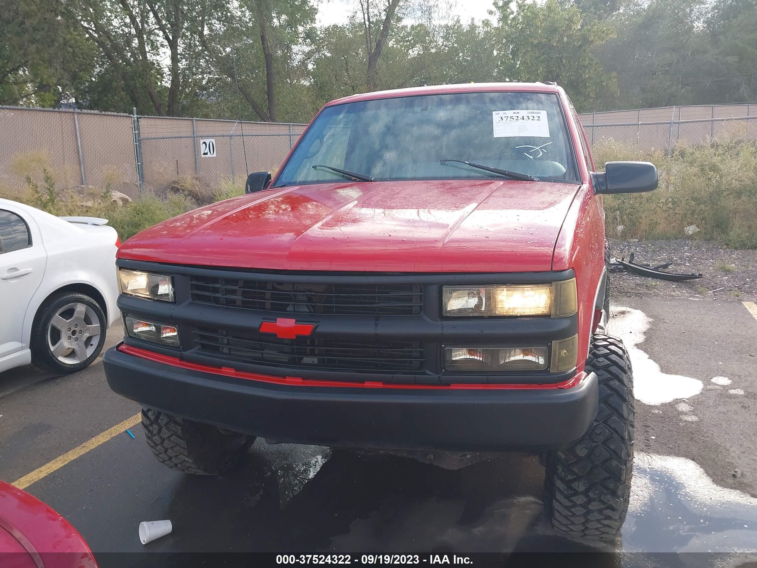 Photo 11 VIN: 1GNEK13R1TJ306128 - CHEVROLET TAHOE 