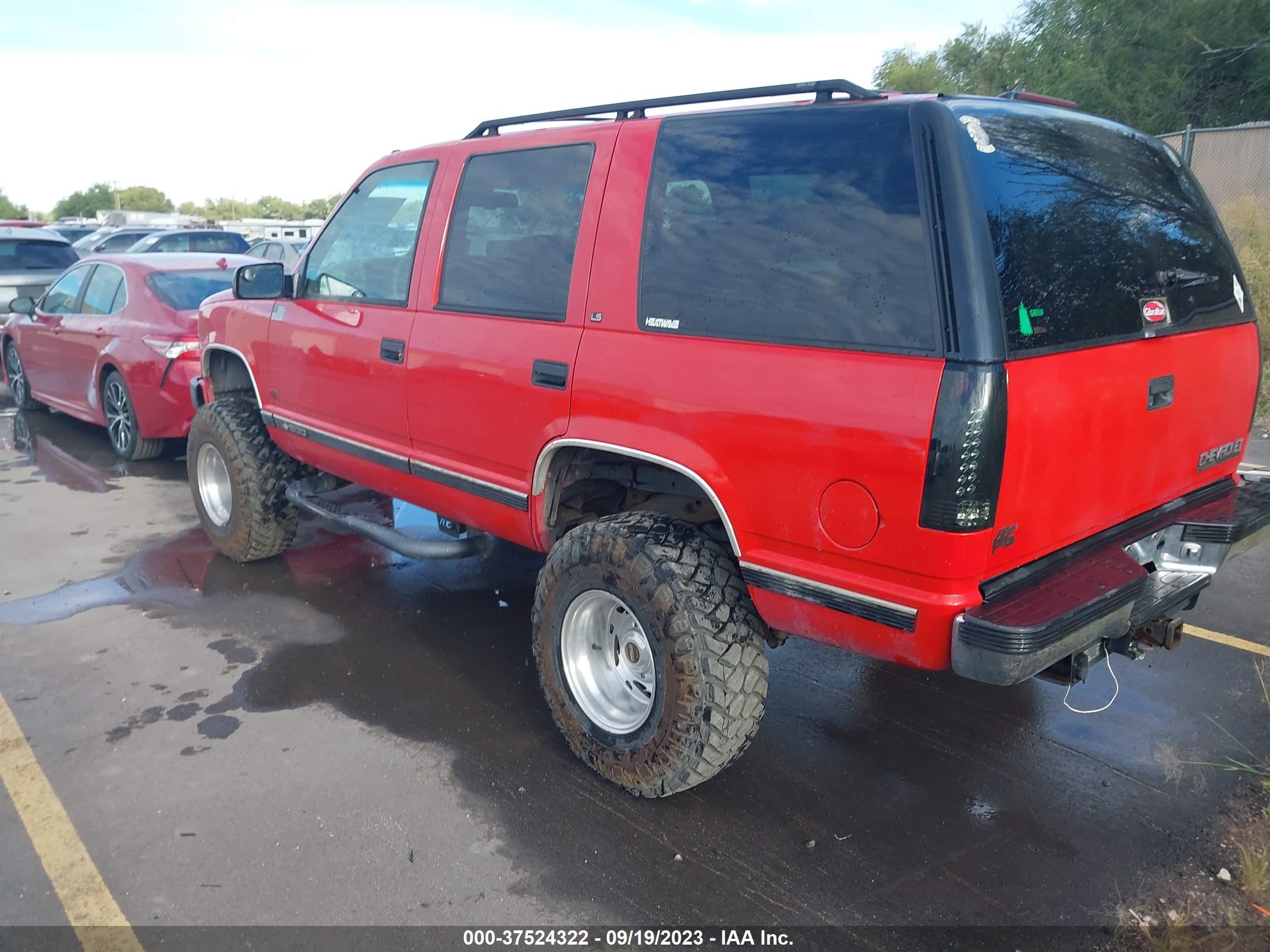 Photo 2 VIN: 1GNEK13R1TJ306128 - CHEVROLET TAHOE 