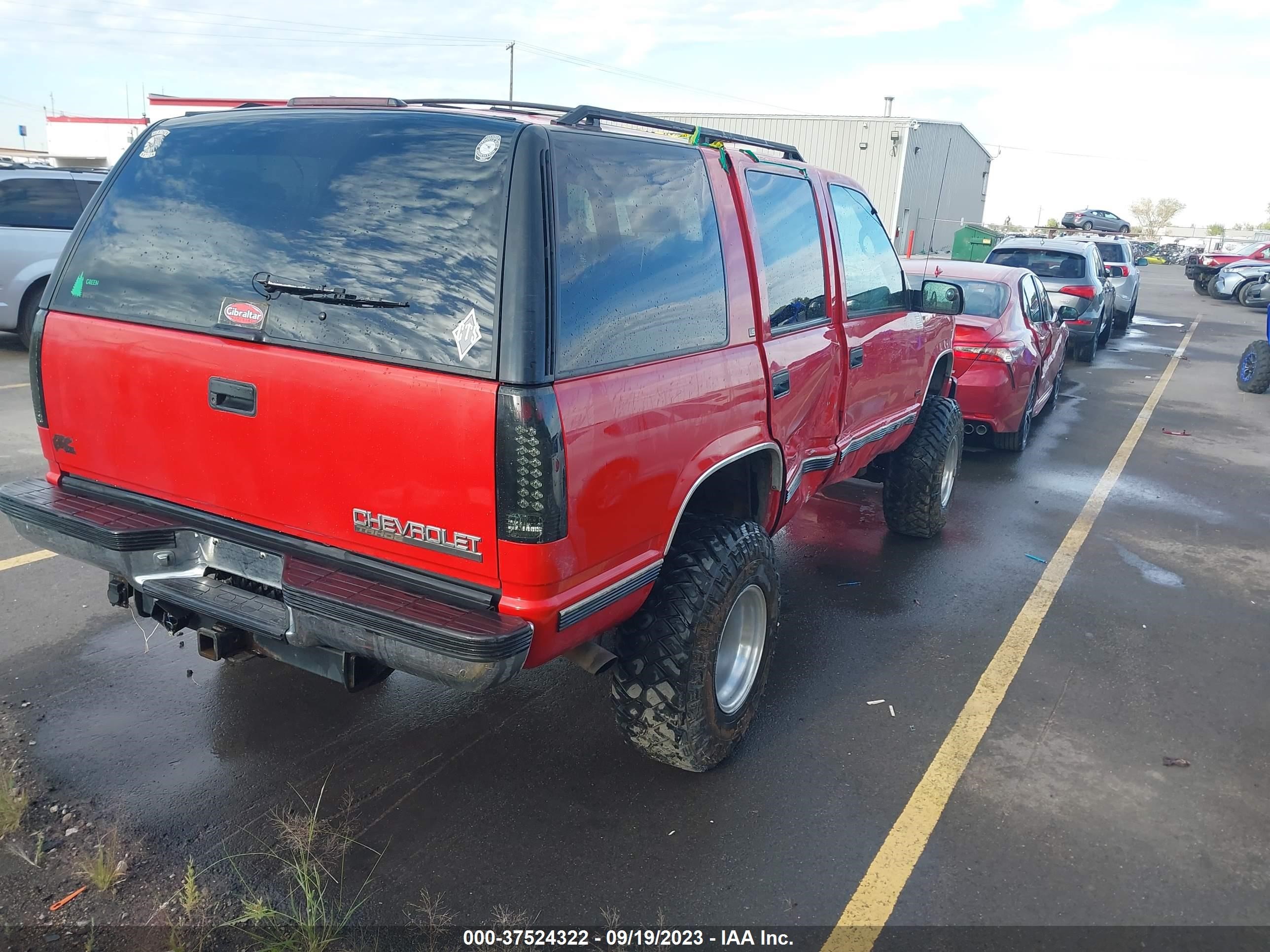 Photo 3 VIN: 1GNEK13R1TJ306128 - CHEVROLET TAHOE 