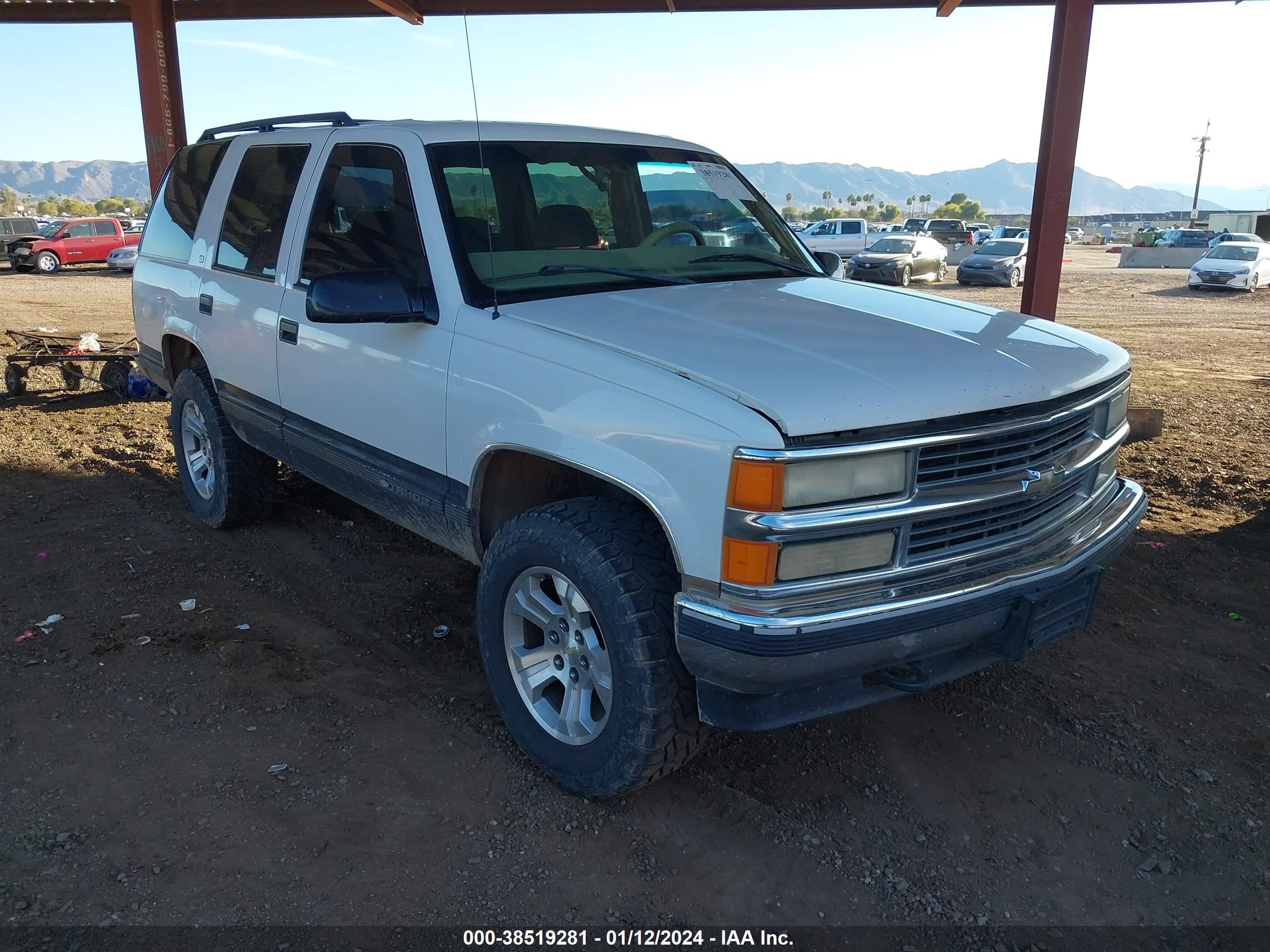 Photo 0 VIN: 1GNEK13R1WJ374014 - CHEVROLET TAHOE 