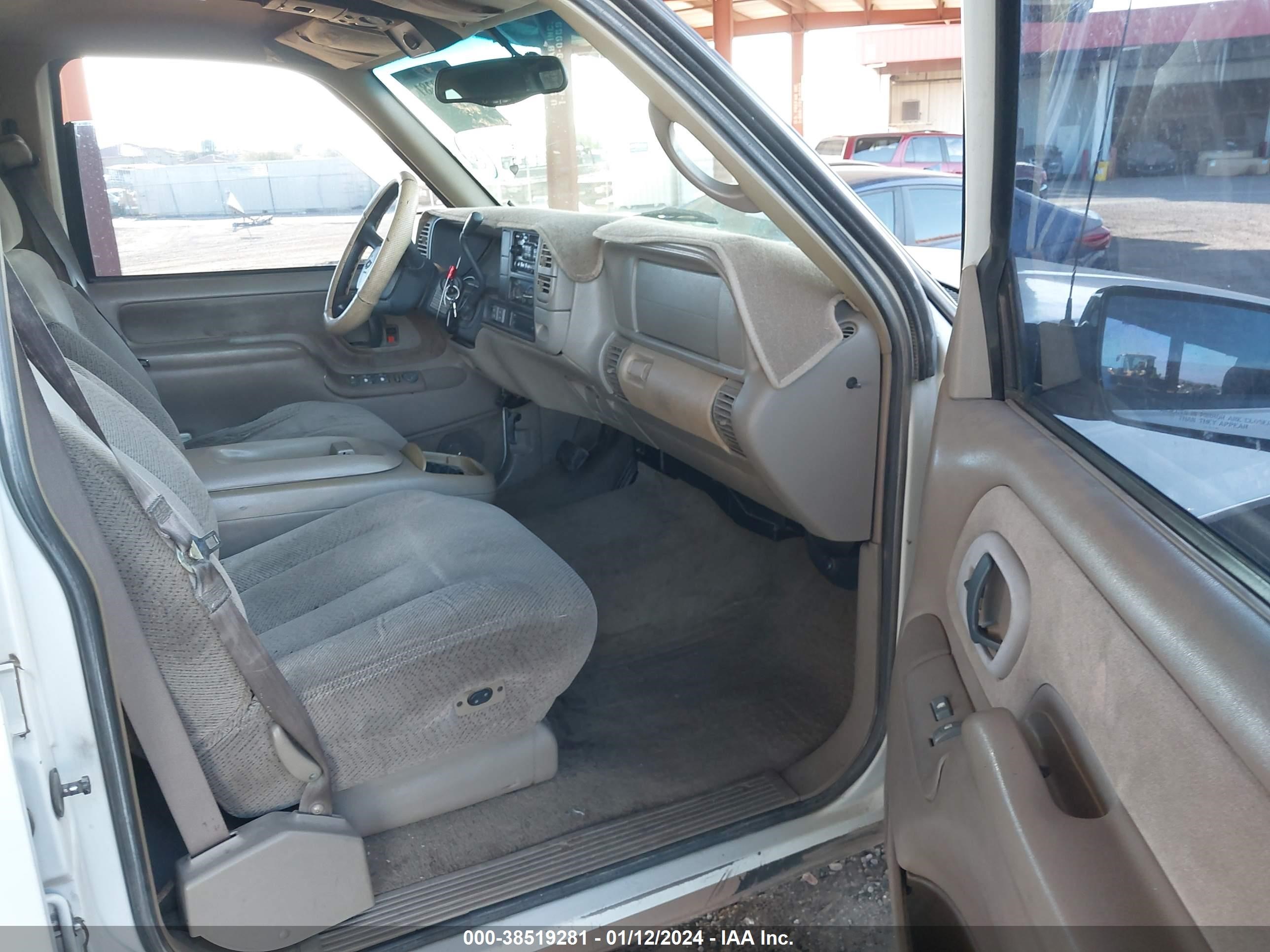 Photo 4 VIN: 1GNEK13R1WJ374014 - CHEVROLET TAHOE 