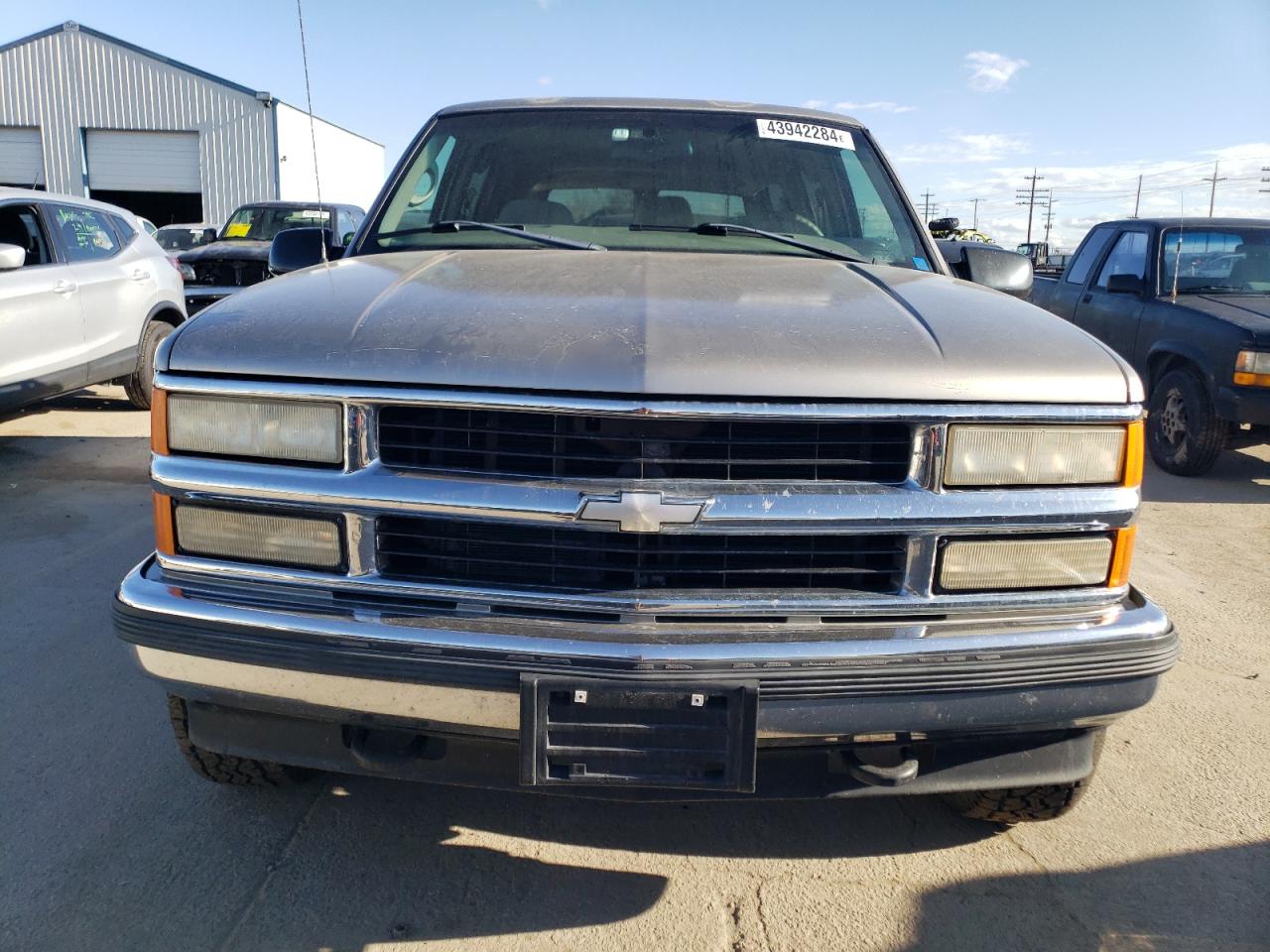 Photo 4 VIN: 1GNEK13R1XJ306006 - CHEVROLET TAHOE 