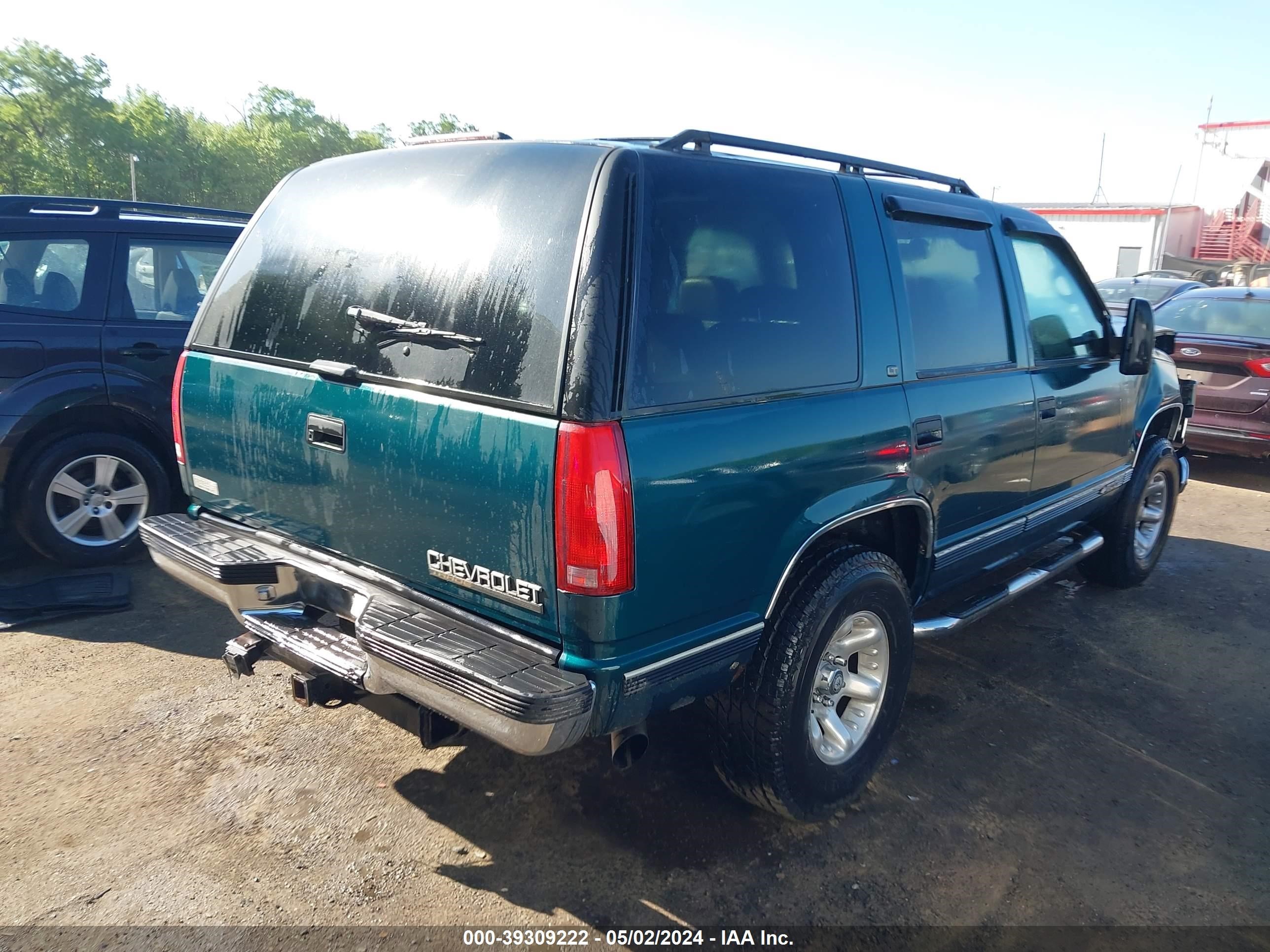 Photo 3 VIN: 1GNEK13R3VJ411613 - CHEVROLET TAHOE 