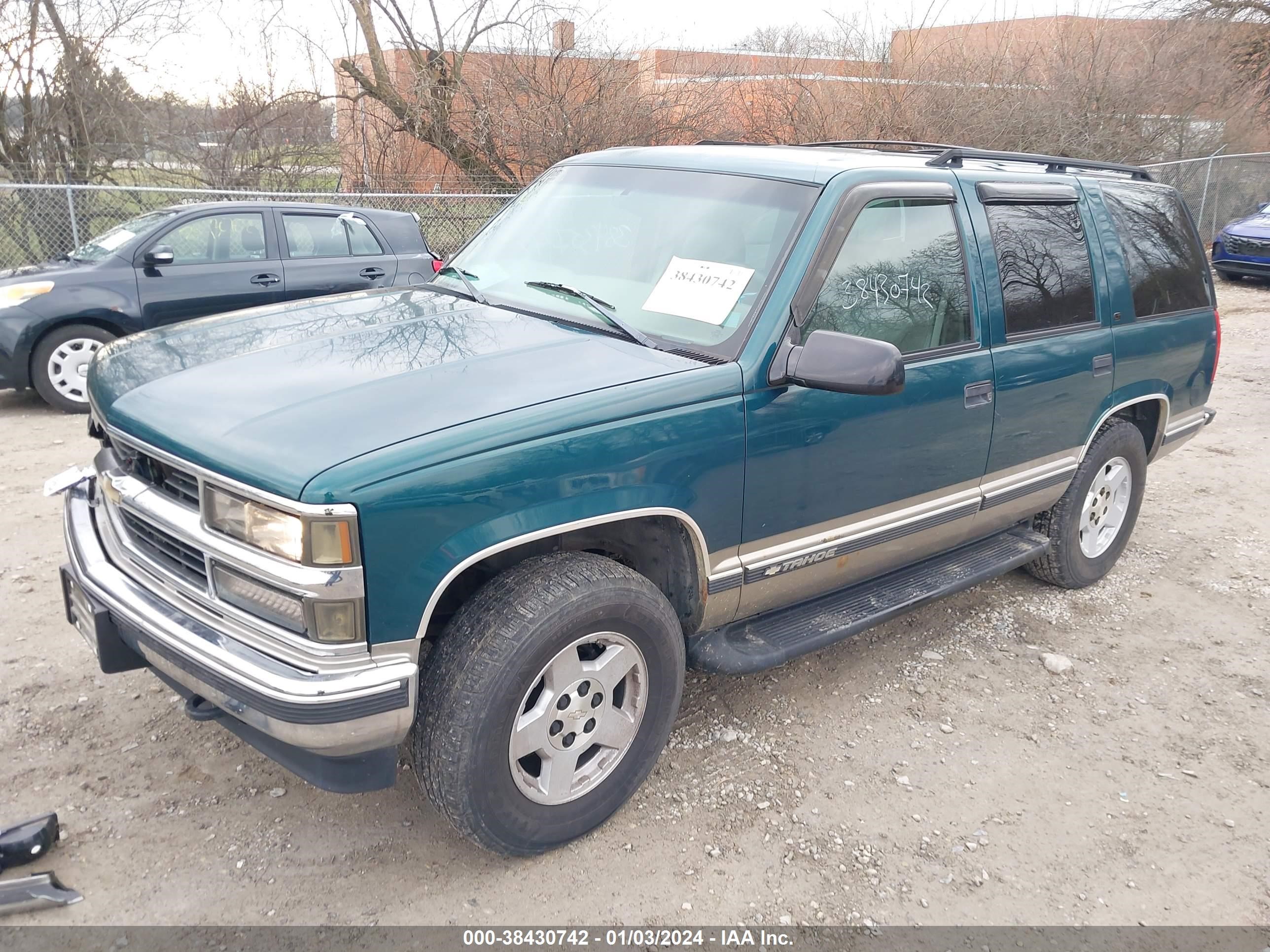 Photo 1 VIN: 1GNEK13R3XJ309649 - CHEVROLET TAHOE 