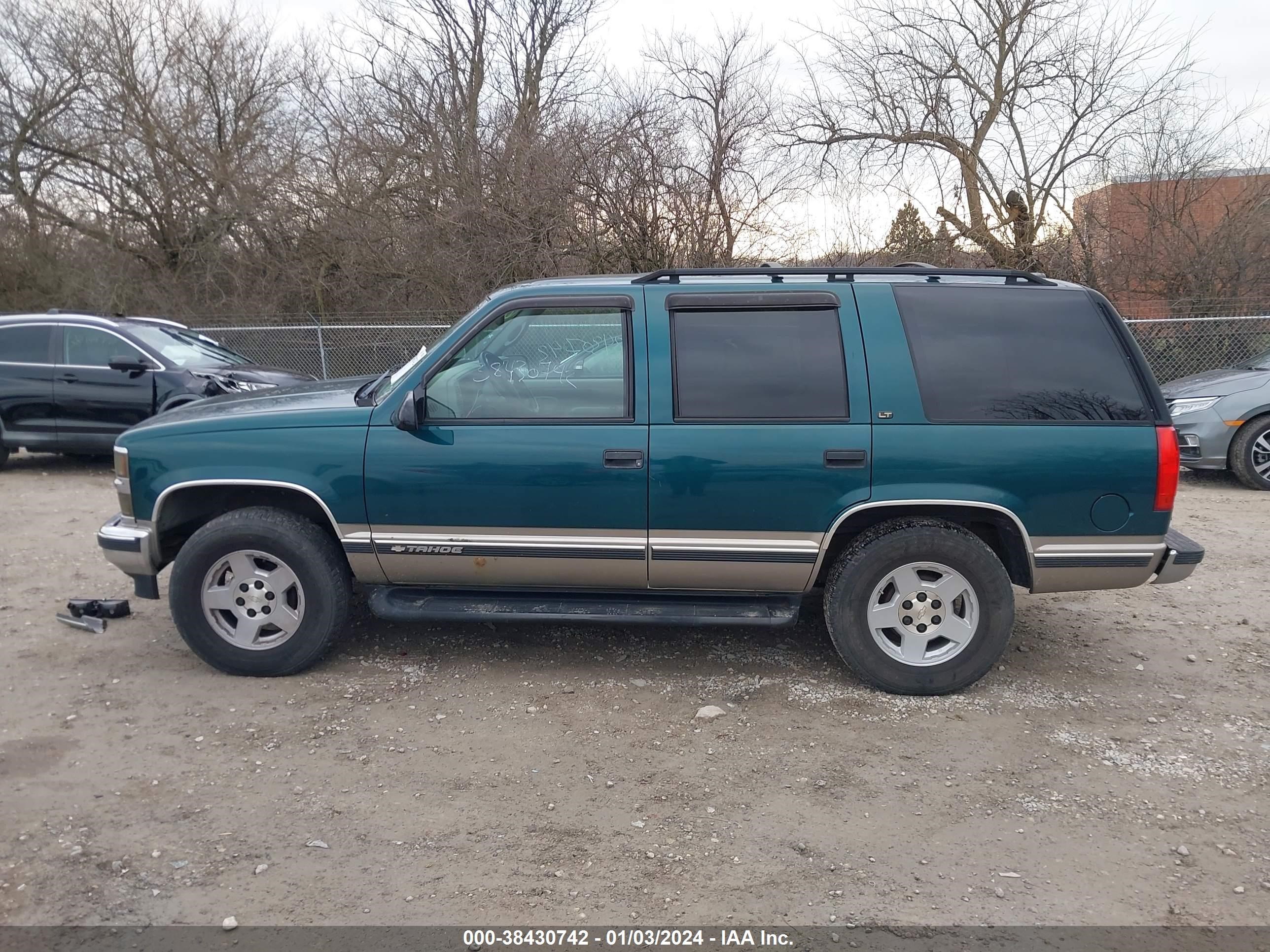 Photo 14 VIN: 1GNEK13R3XJ309649 - CHEVROLET TAHOE 